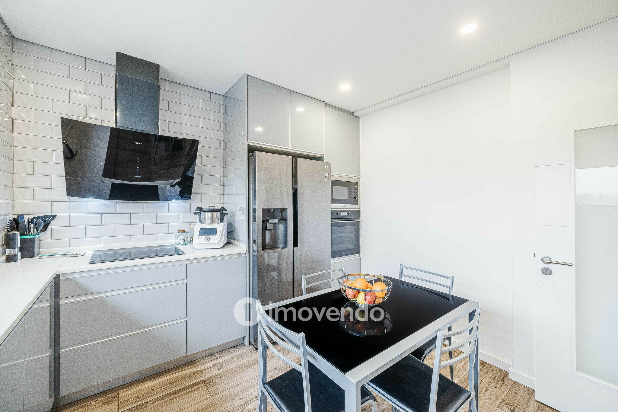 Moradia T3+1 moderna e exclusiva, com garagem e jardim, em Porto Salvo