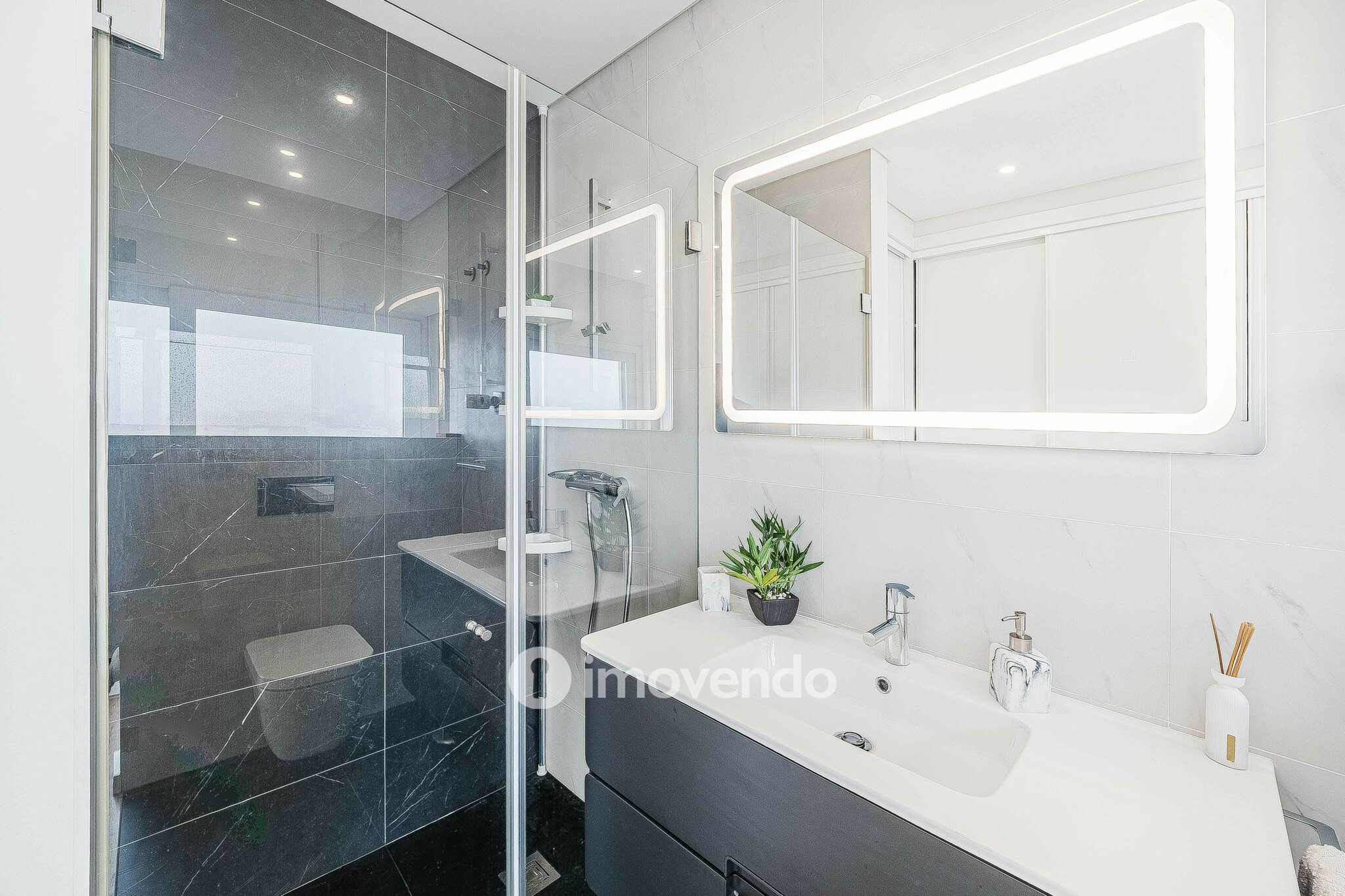 Moradia T3+1 moderna e exclusiva, com garagem e jardim, em Porto Salvo