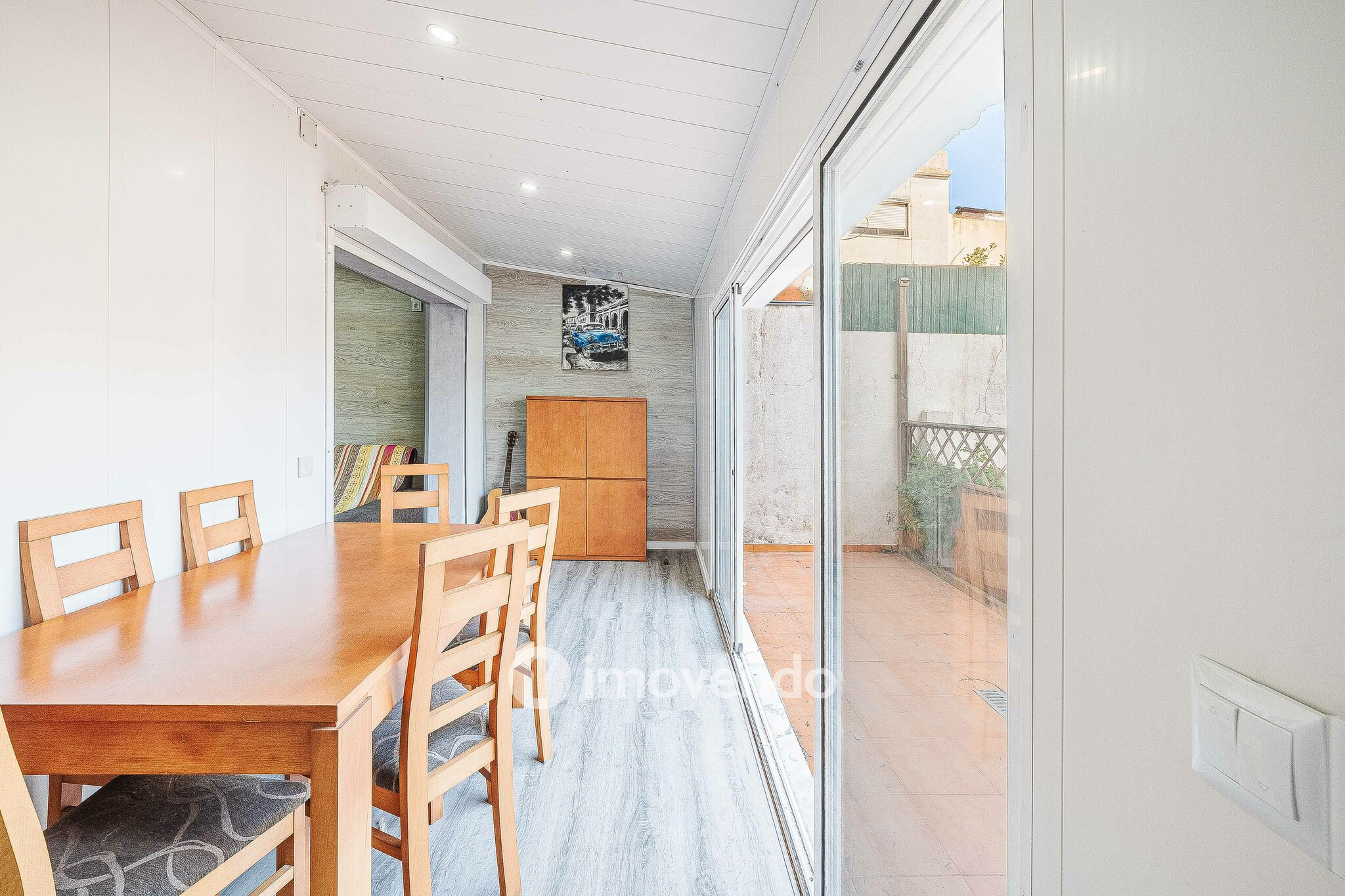 Apartamento T1+1, com logradouro grande, em Odivelas