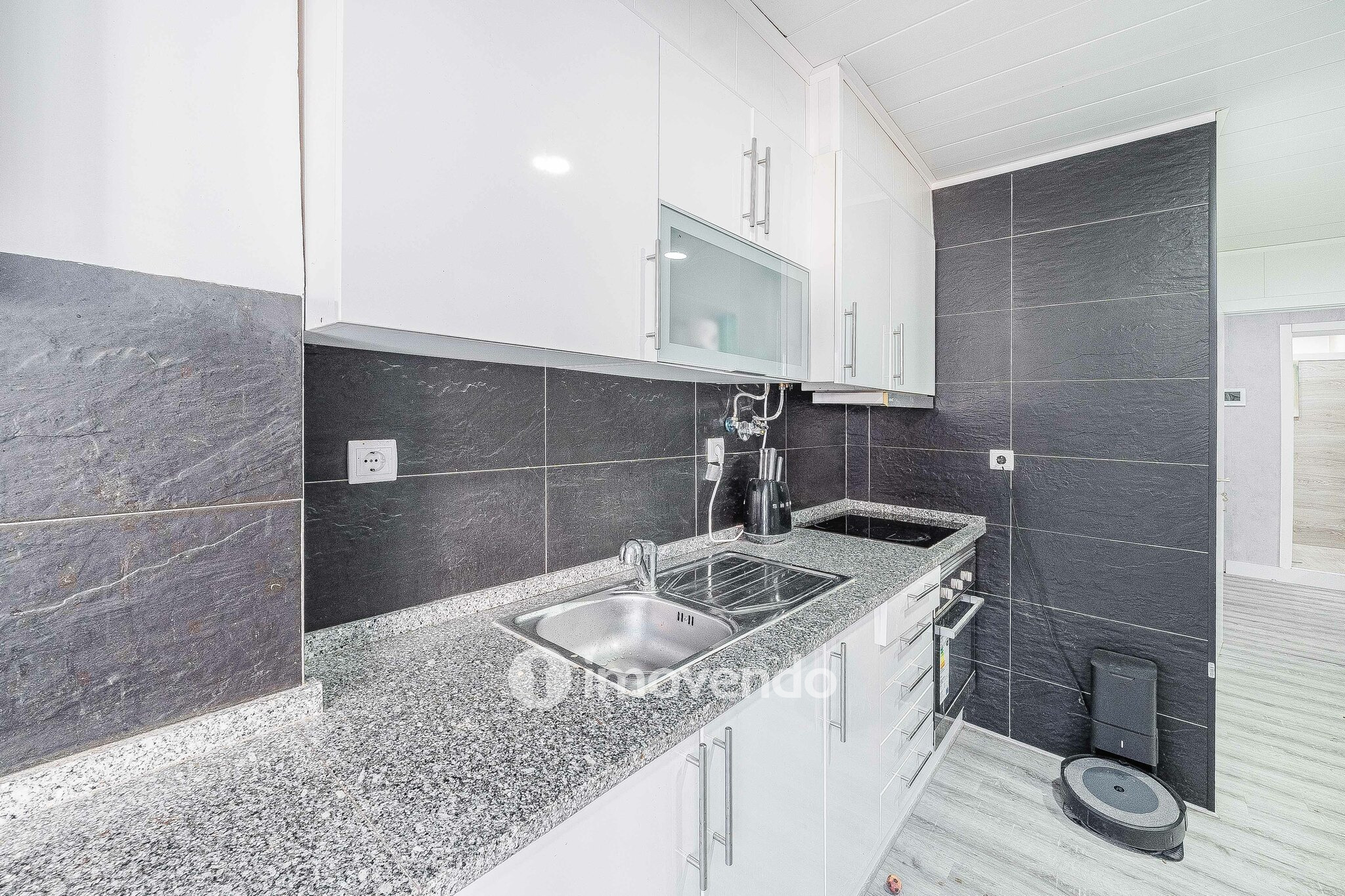 Apartamento T1+1, com logradouro grande, em Odivelas