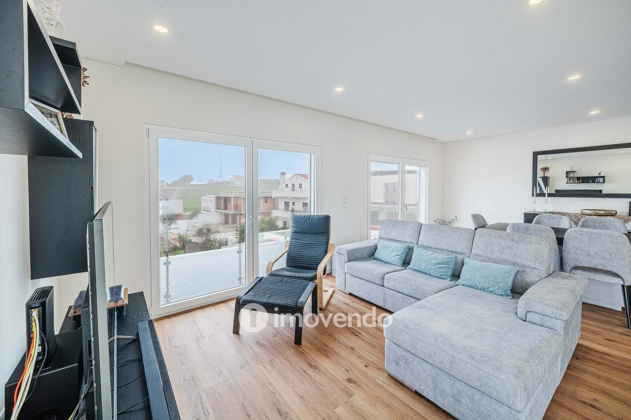 Moradia T3+1 moderna e exclusiva, com garagem e jardim, em Porto Salvo