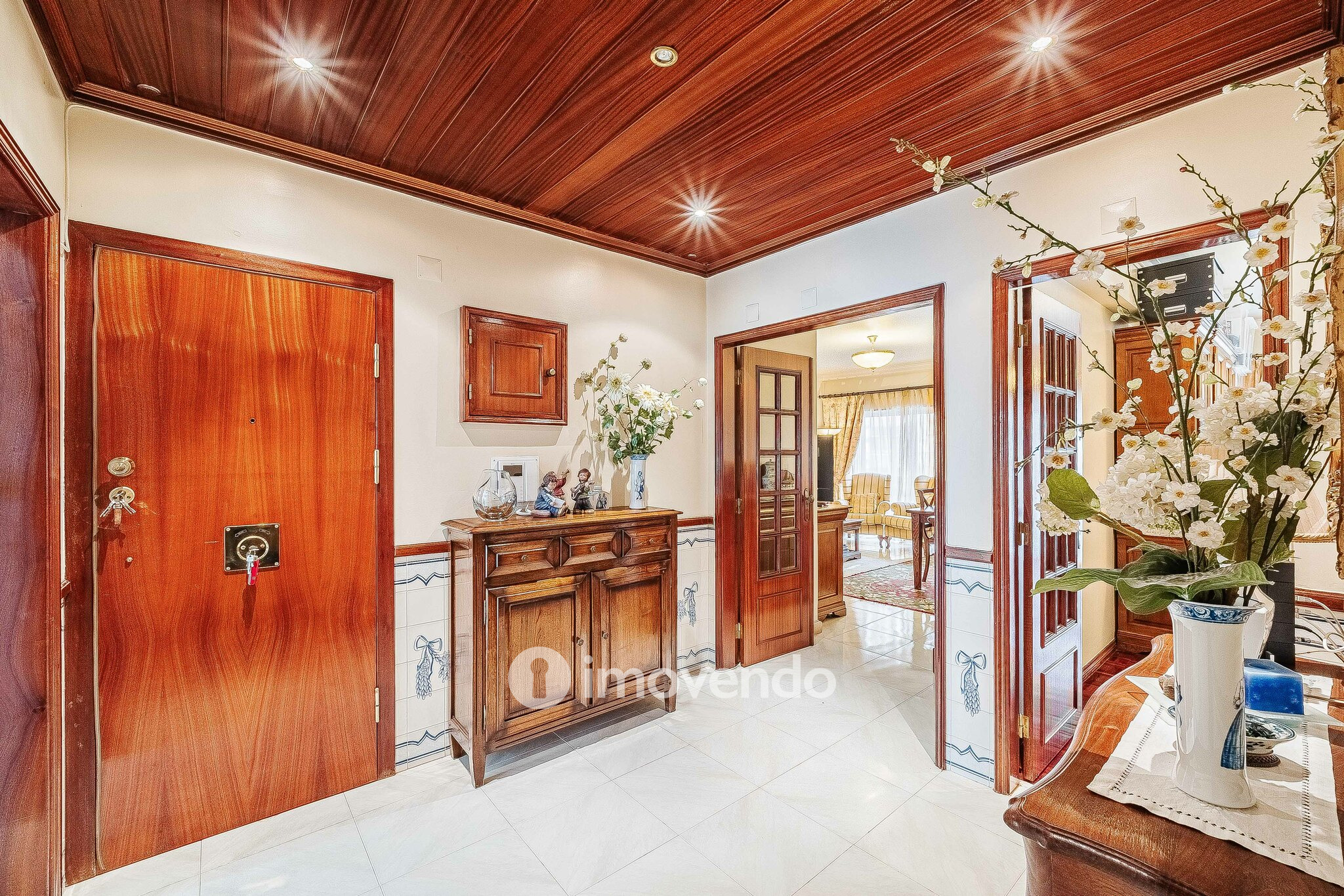 Apartamento T4 com garagem para duas viaturas, em Alverca