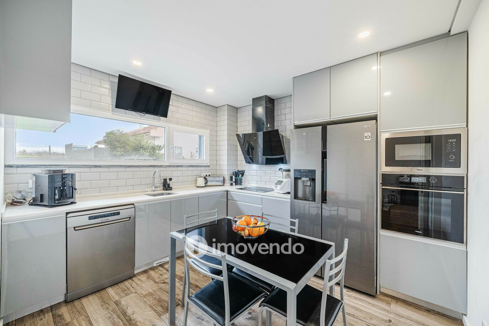 Moradia T3+1 moderna e exclusiva, com garagem e jardim, em Porto Salvo