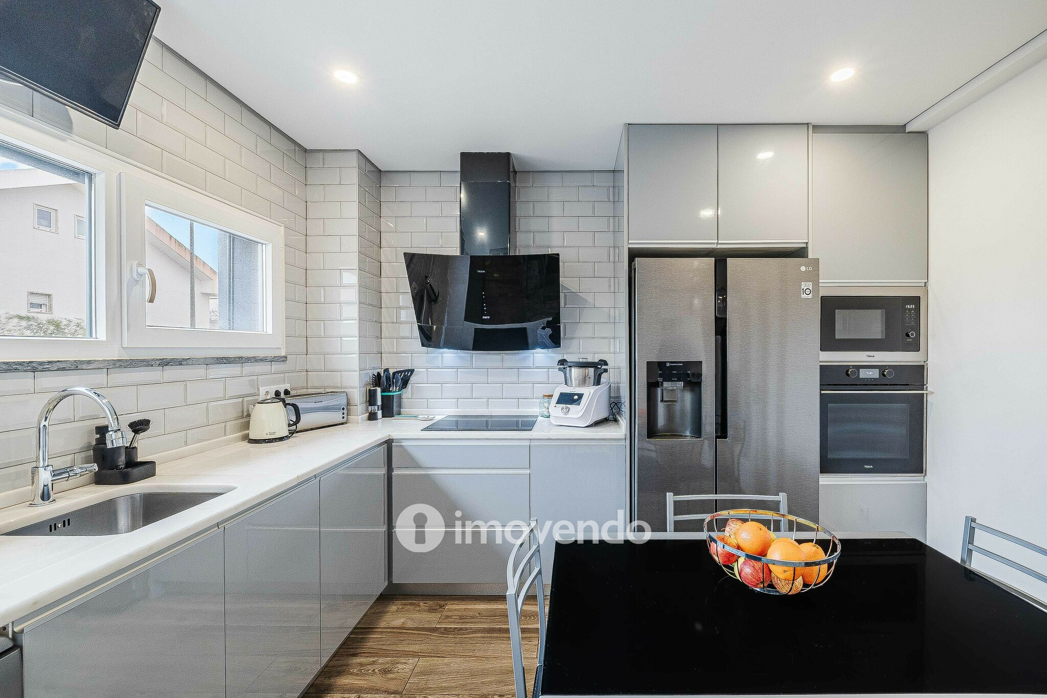 Moradia T3+1 moderna e exclusiva, com garagem e jardim, em Porto Salvo