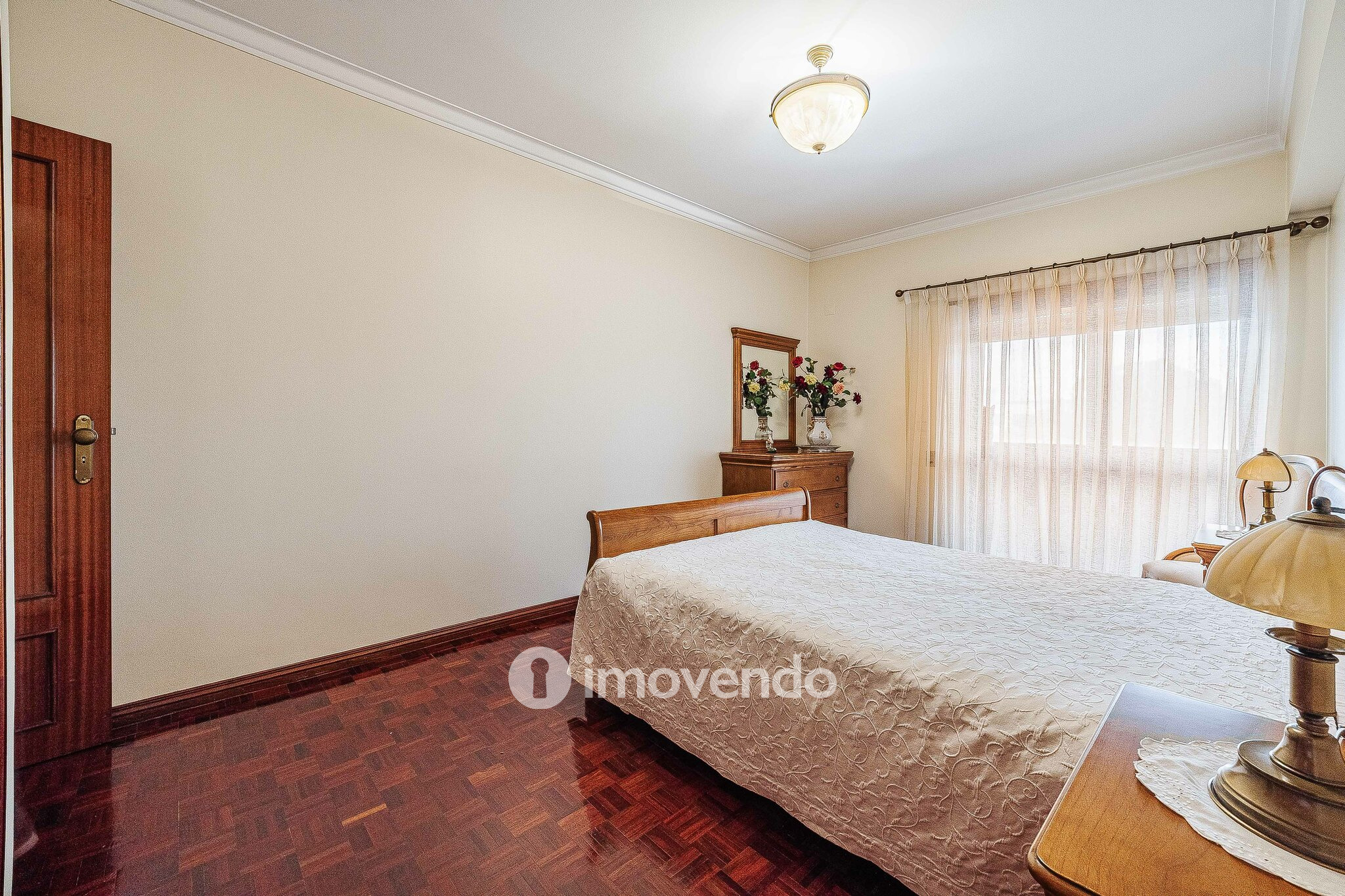 Apartamento T4 com garagem para duas viaturas, em Alverca