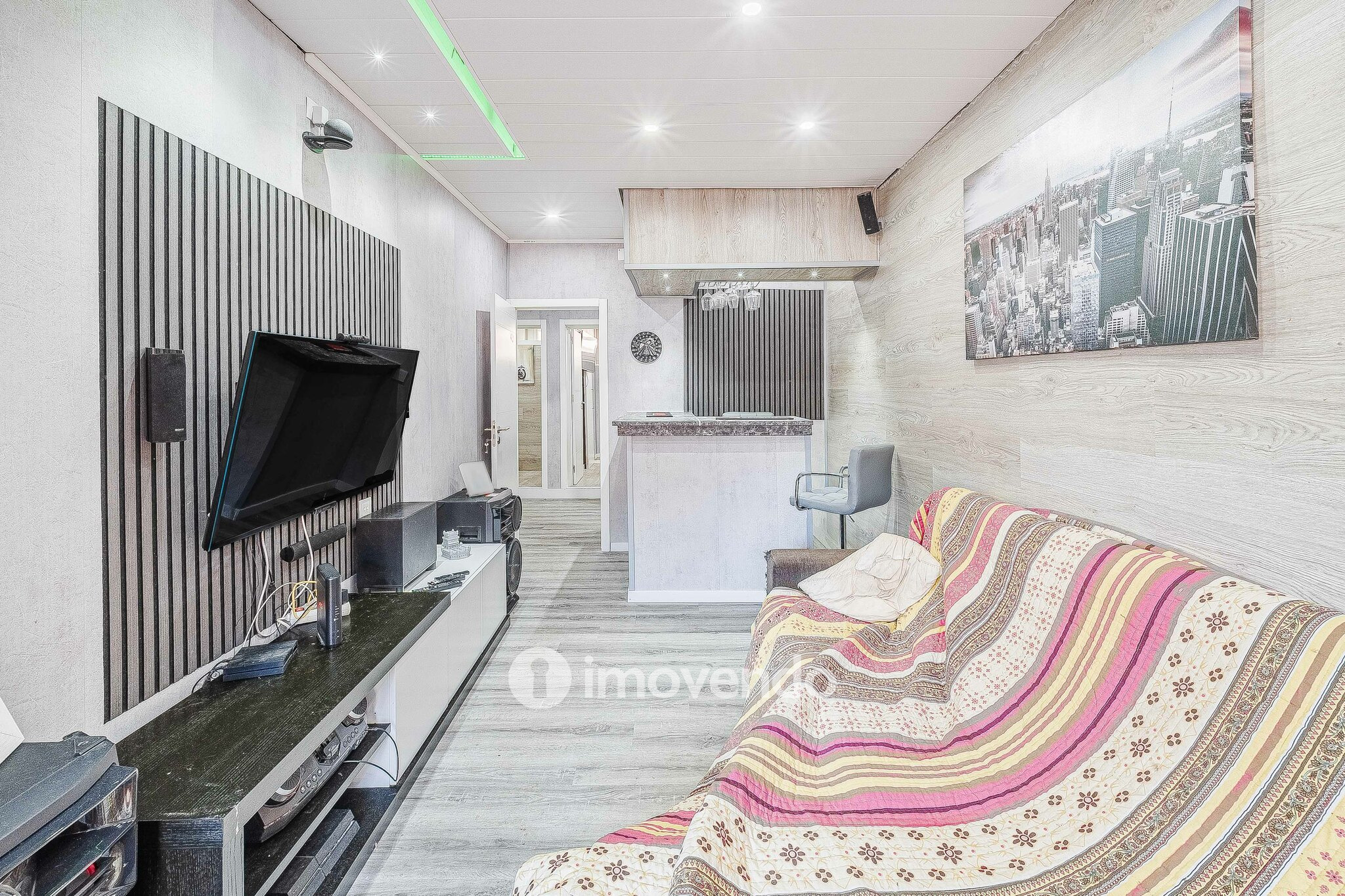 Apartamento T1+1, com logradouro grande, em Odivelas