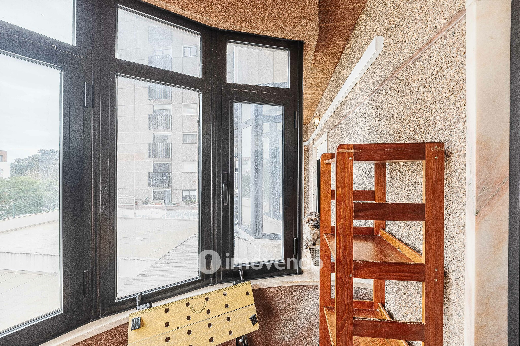 Apartamento T4 com garagem para duas viaturas, em Alverca