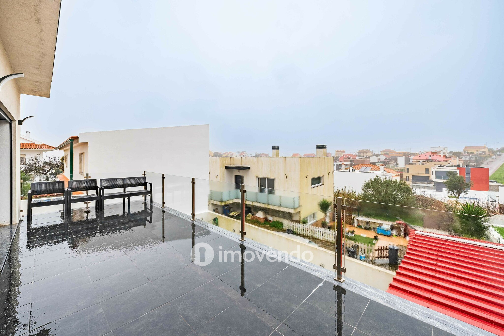 Moradia T3+1 moderna e exclusiva, com garagem e jardim, em Porto Salvo