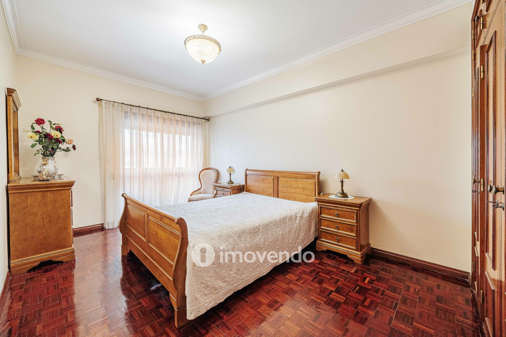 Apartamento T4 com garagem para duas viaturas, em Alverca