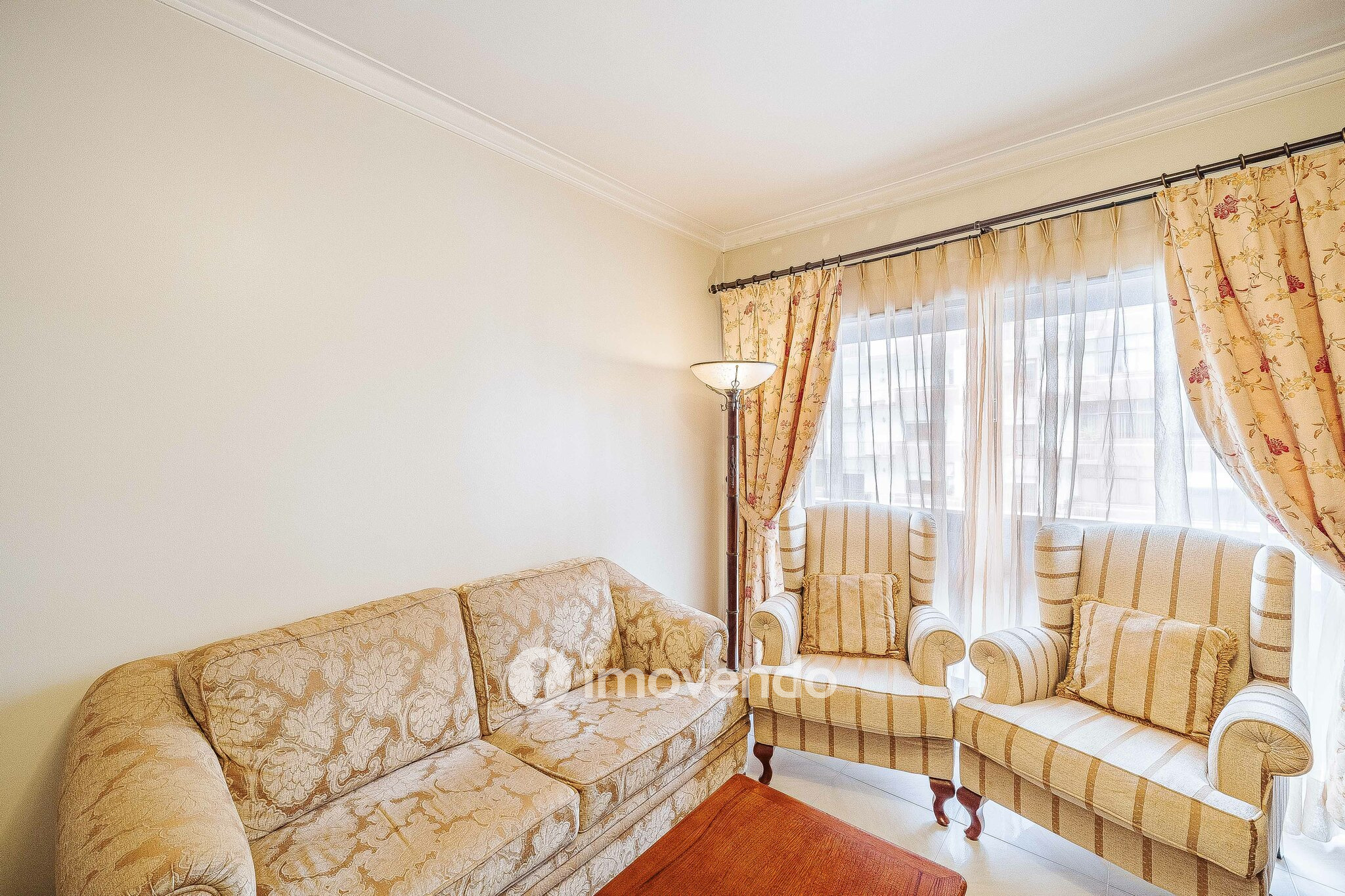 Apartamento T4 com garagem para duas viaturas, em Alverca