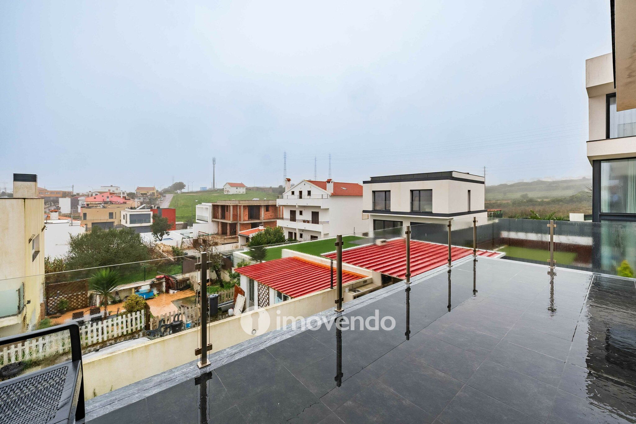 Moradia T3+1 moderna e exclusiva, com garagem e jardim, em Porto Salvo