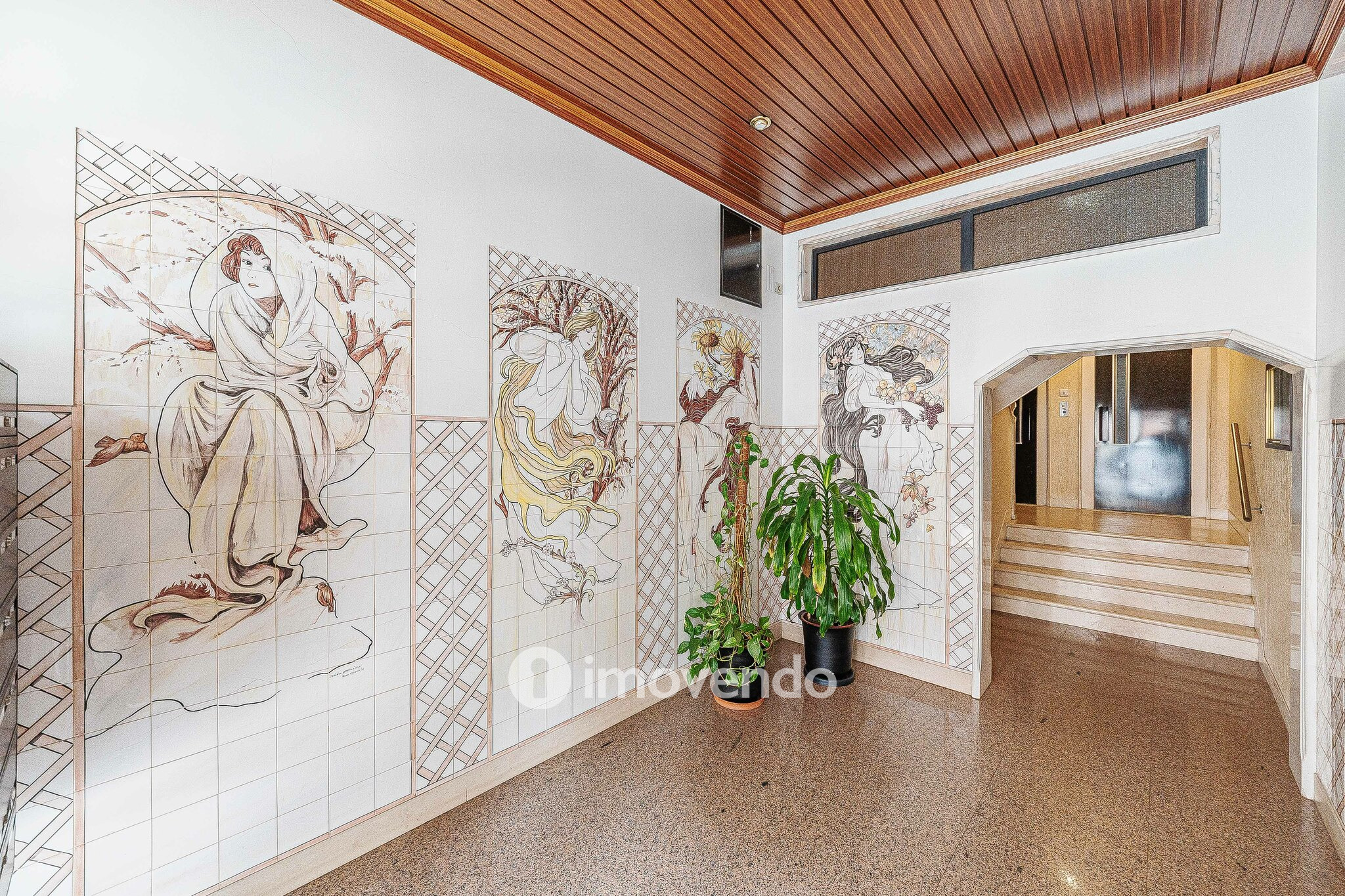 Apartamento T4 com garagem para duas viaturas, em Alverca