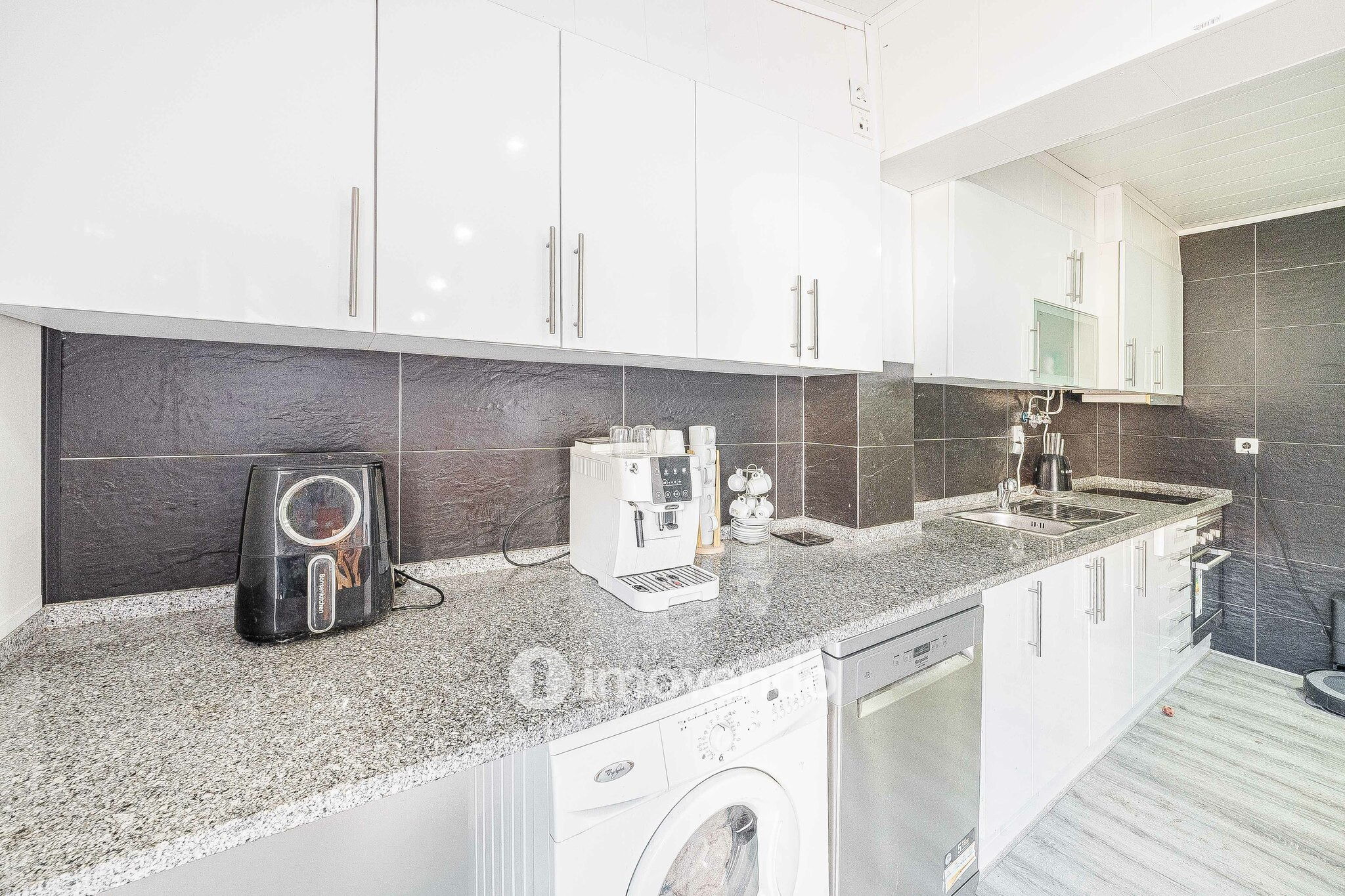 Apartamento T1+1, com logradouro grande, em Odivelas