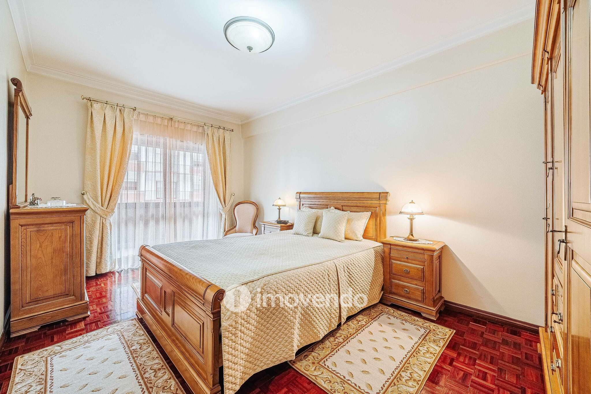 Apartamento T4 com garagem para duas viaturas, em Alverca