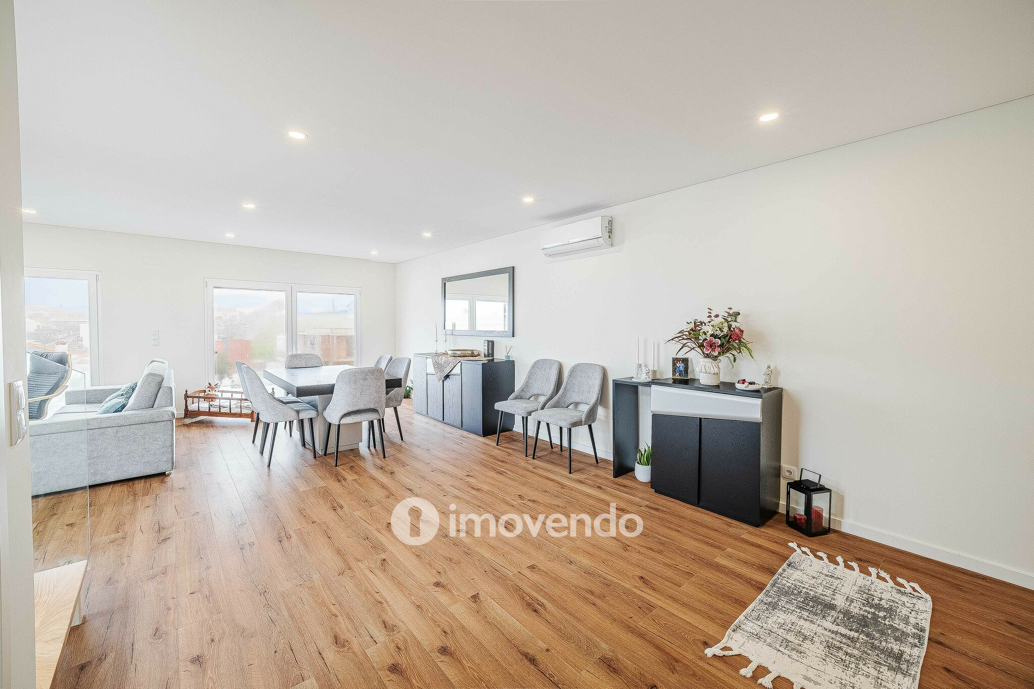 Moradia T3+1 moderna e exclusiva, com garagem e jardim, em Porto Salvo