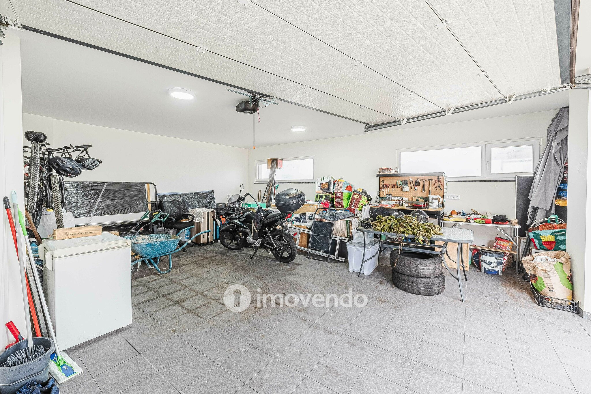 Moradia T3+1 moderna e exclusiva, com garagem e jardim, em Porto Salvo