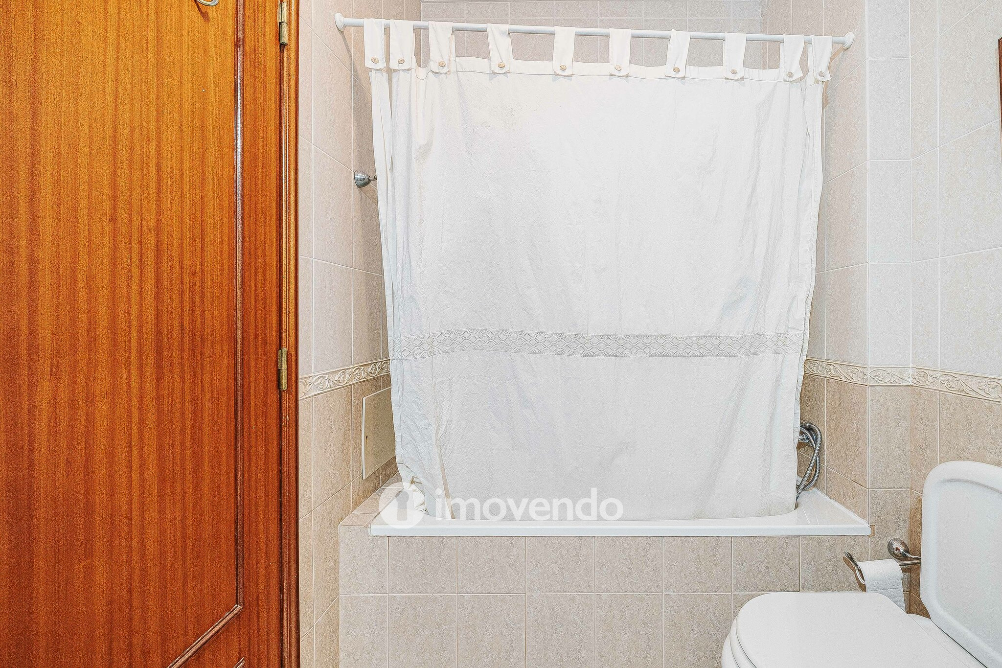 Apartamento T4 com garagem para duas viaturas, em Alverca