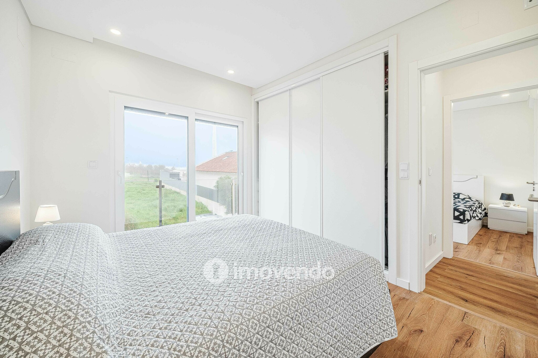 Moradia T3+1 moderna e exclusiva, com garagem e jardim, em Porto Salvo