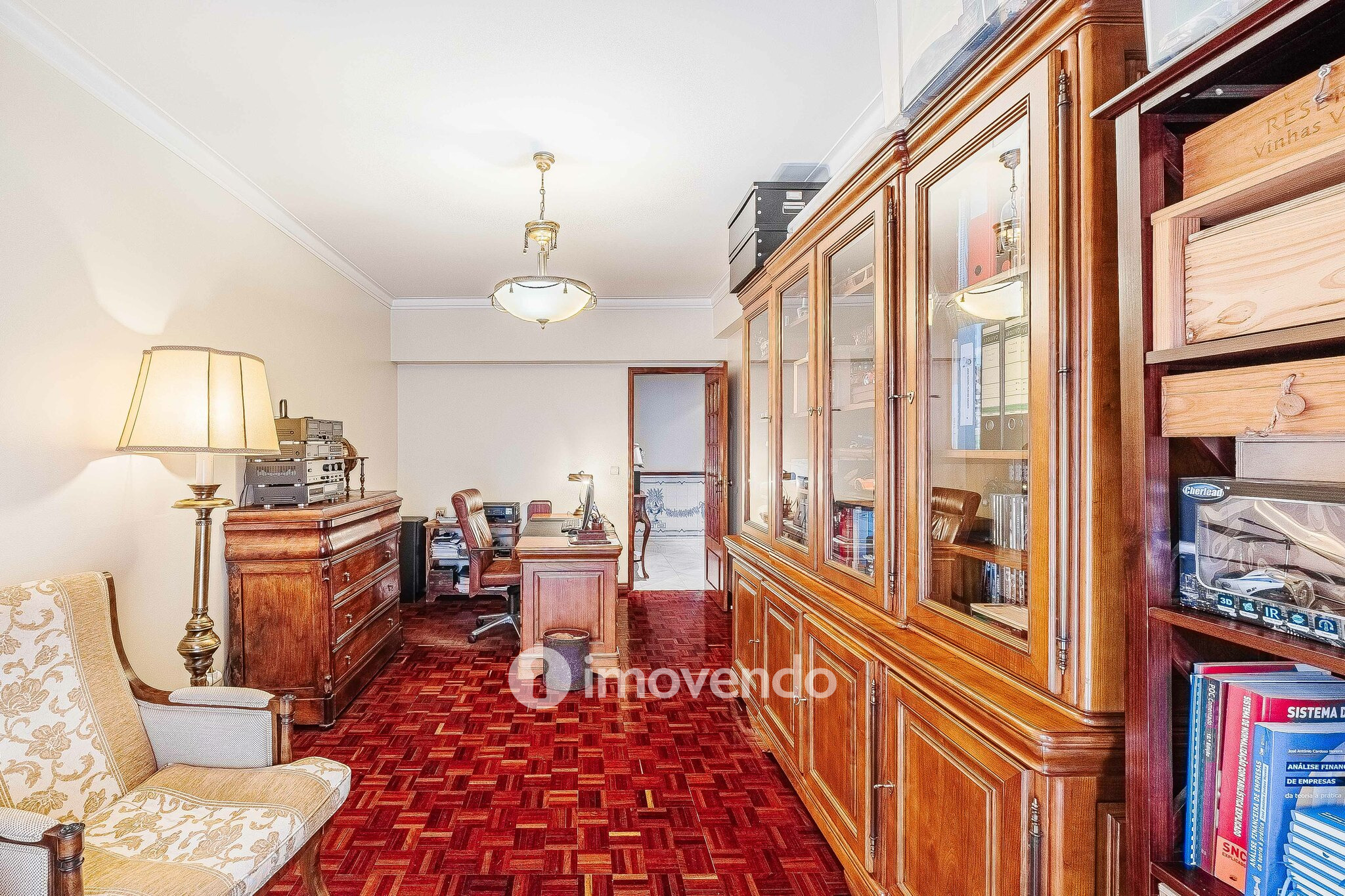 Apartamento T4 com garagem para duas viaturas, em Alverca