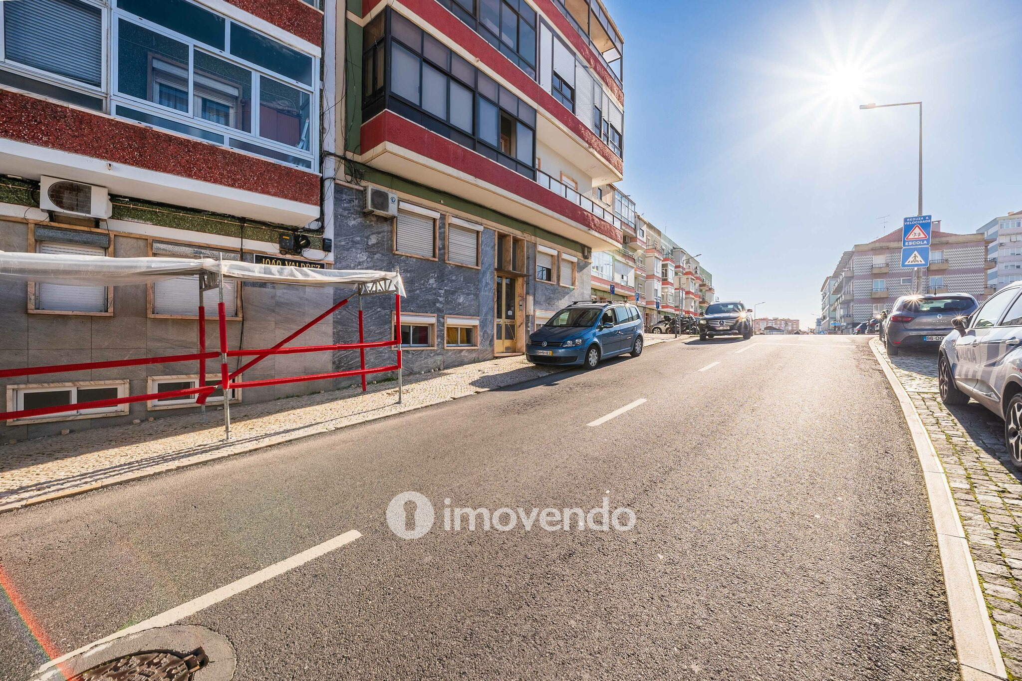 Apartamento T1+1, com logradouro grande, em Odivelas