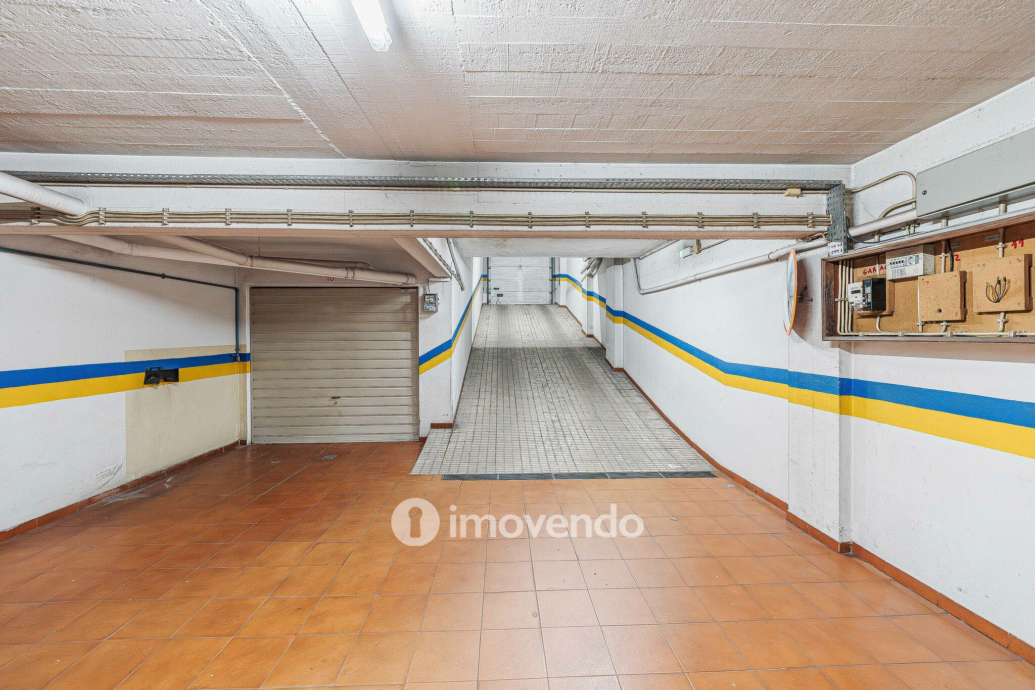 Apartamento T4 com garagem para duas viaturas, em Alverca