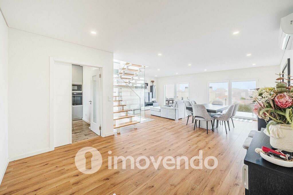 Four-bedroom (3+1) villa with garden and garage in Porto Salvo - 3