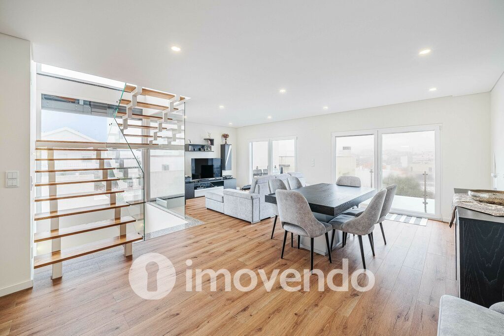 Moradia T3 em Oeiras, Lisboa com 281 m<sup>2</sup> por 940.000