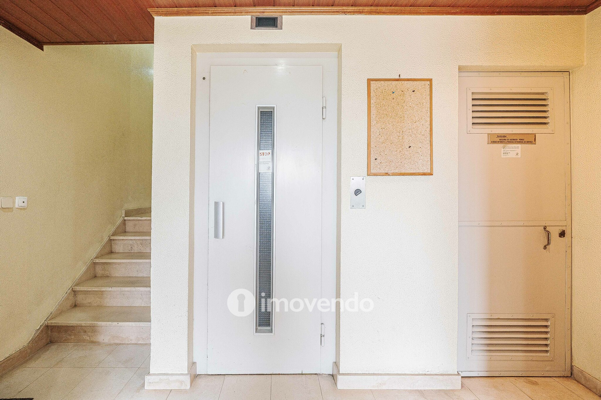 Apartamento T2 com áreas amplas e arrecadação, em Almeirim