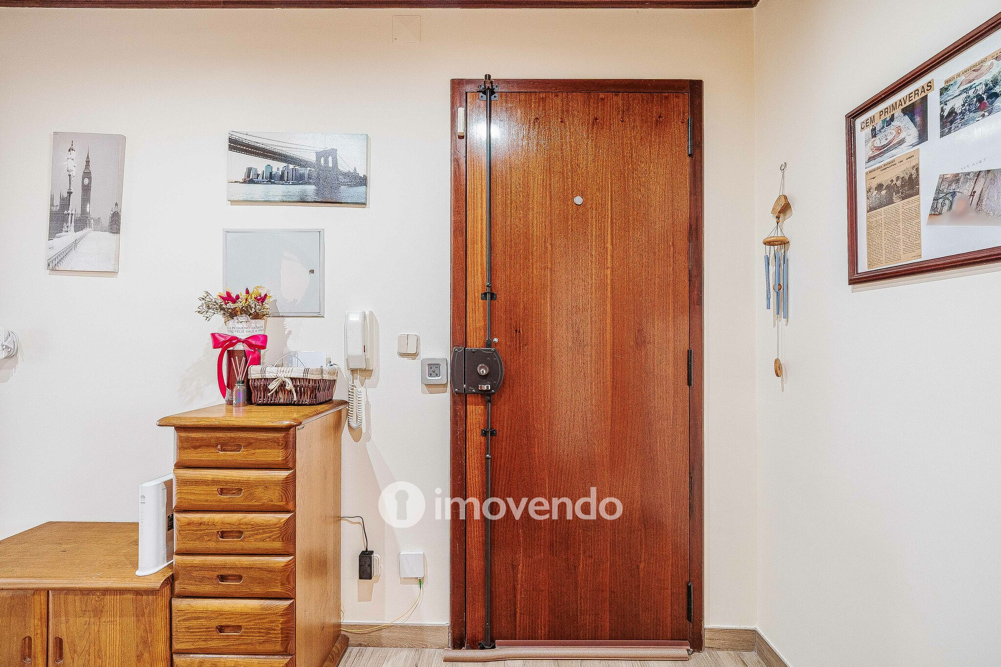 Apartamento T2 com áreas amplas e arrecadação, em Almeirim