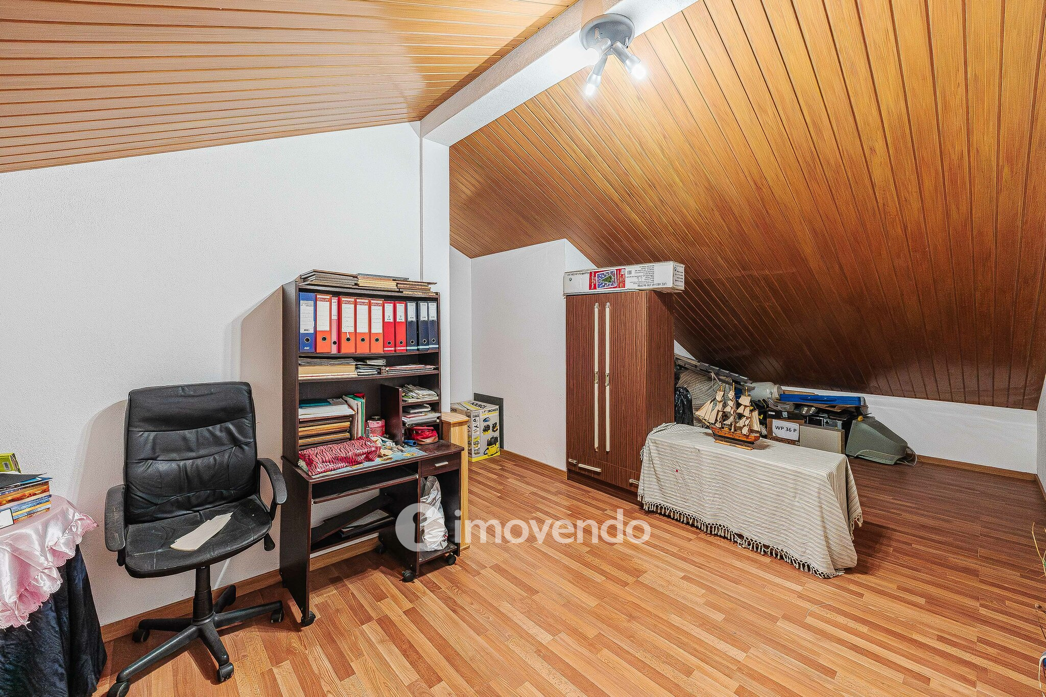 Apartamento T2 com áreas amplas e arrecadação, em Almeirim