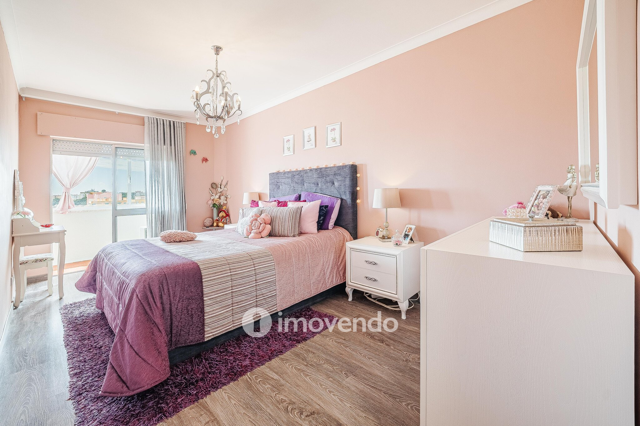 Apartamento T3, com áreas amplas, em Setúbal