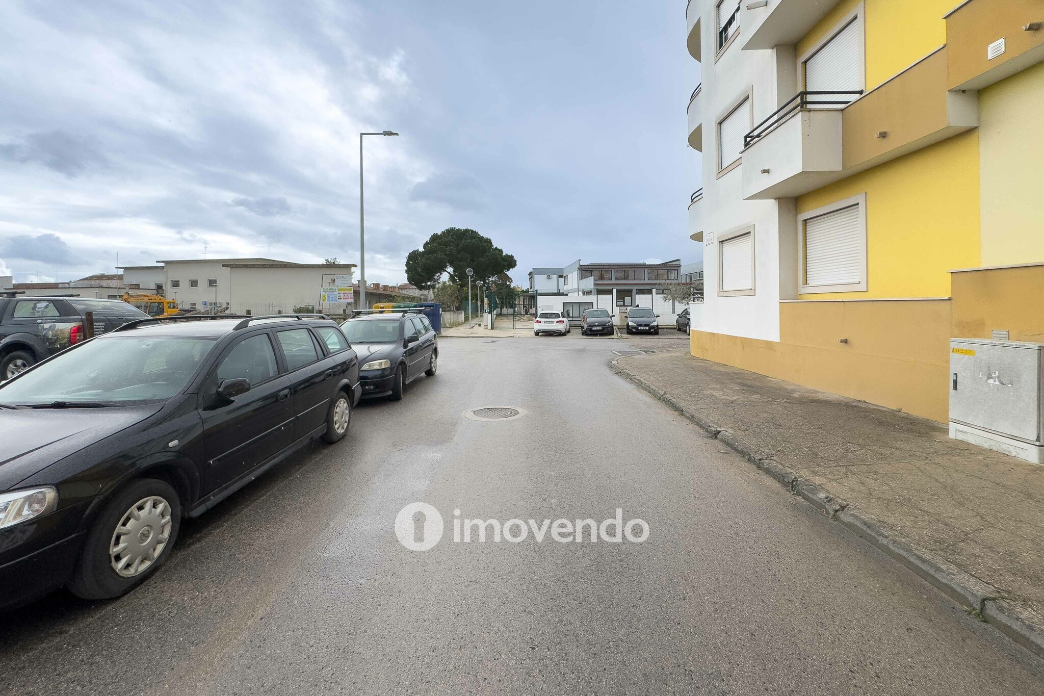 Apartamento T2 com áreas amplas e arrecadação, em Almeirim