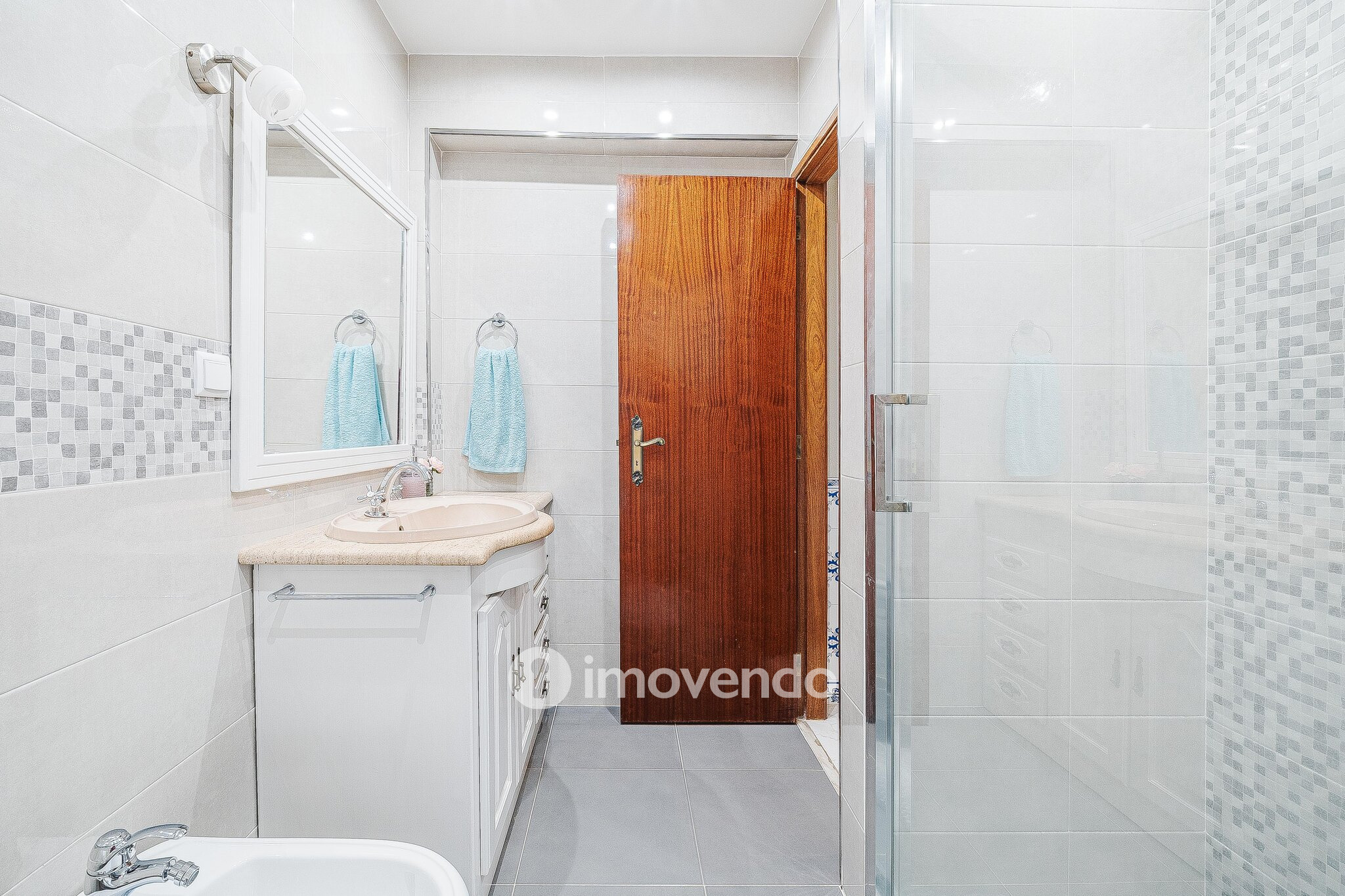Apartamento T3, com áreas amplas, em Setúbal