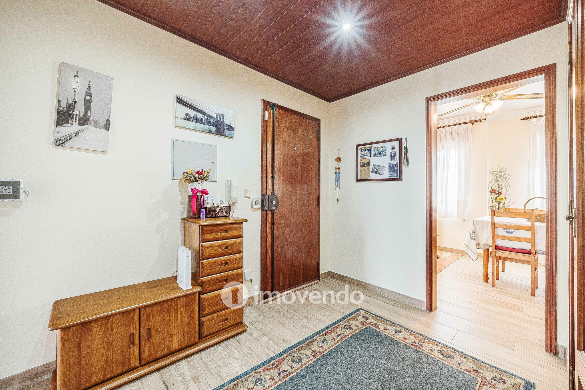 Apartamento T2 com áreas amplas e arrecadação, em Almeirim