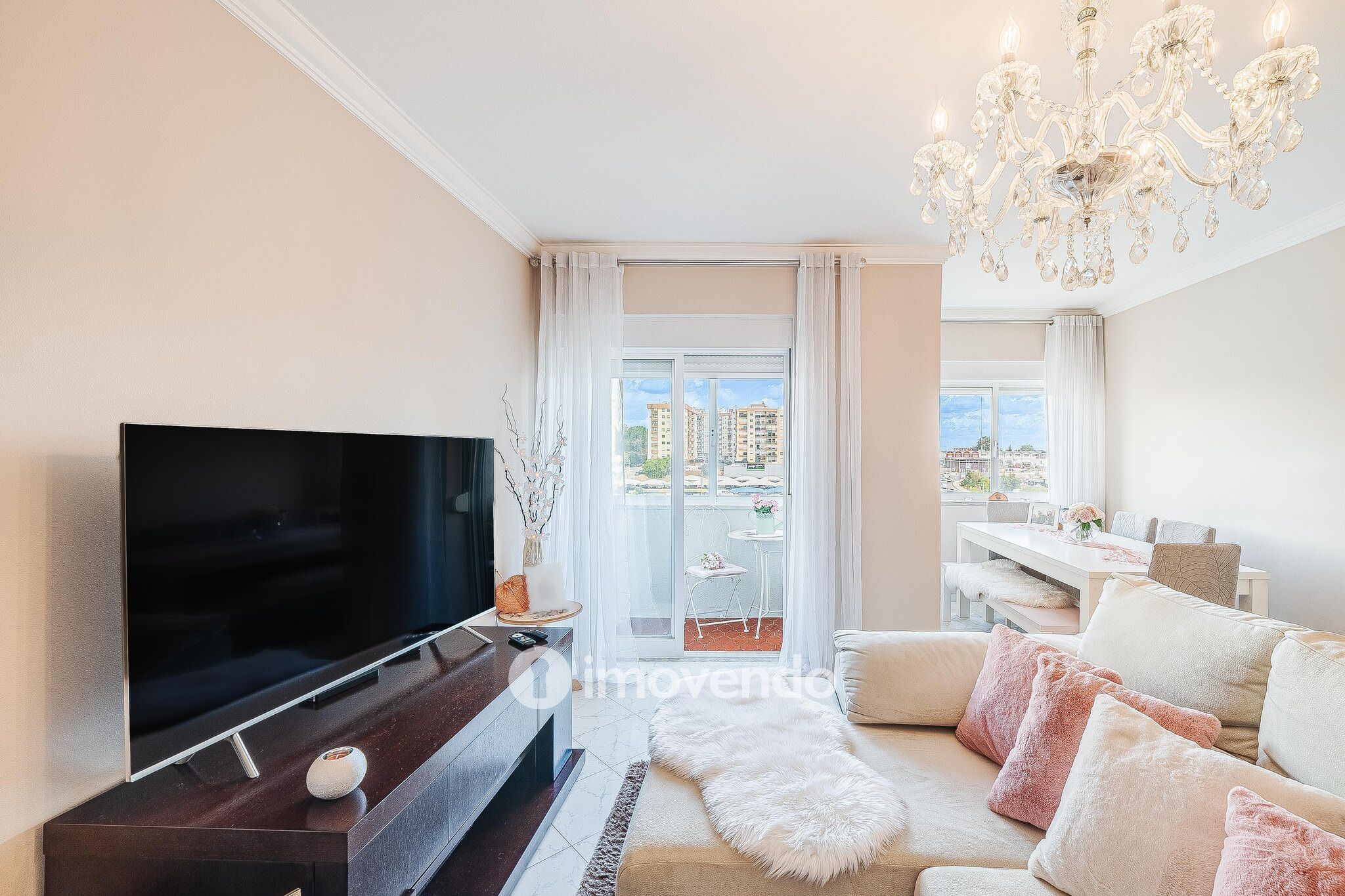 Apartamento T3, com áreas amplas, em Setúbal