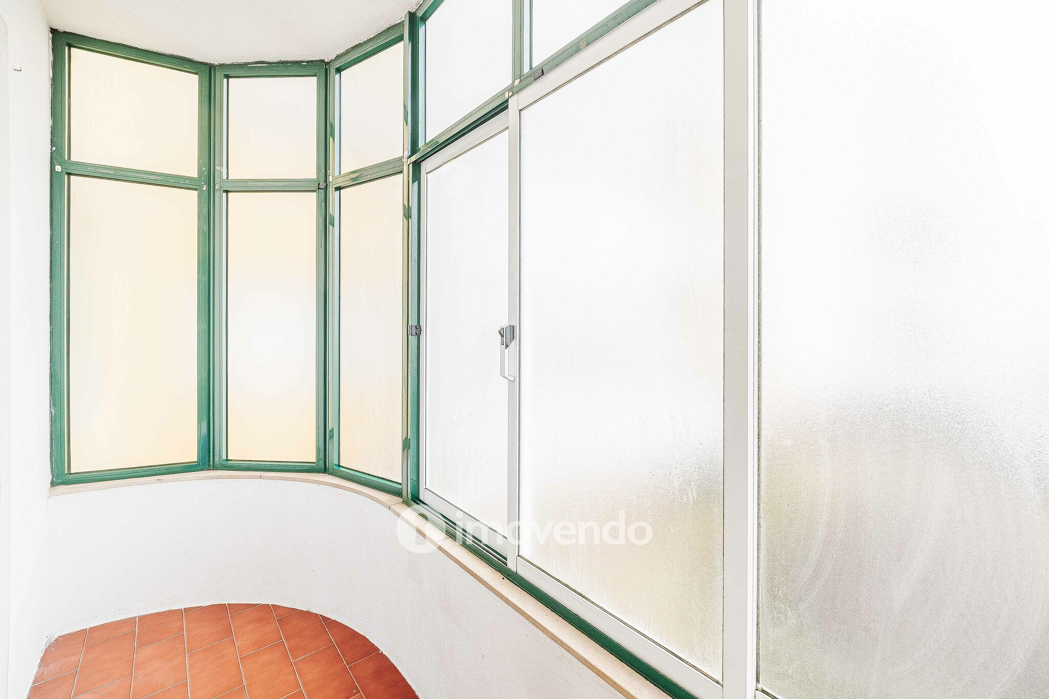 Apartamento T2 com áreas amplas e arrecadação, em Almeirim