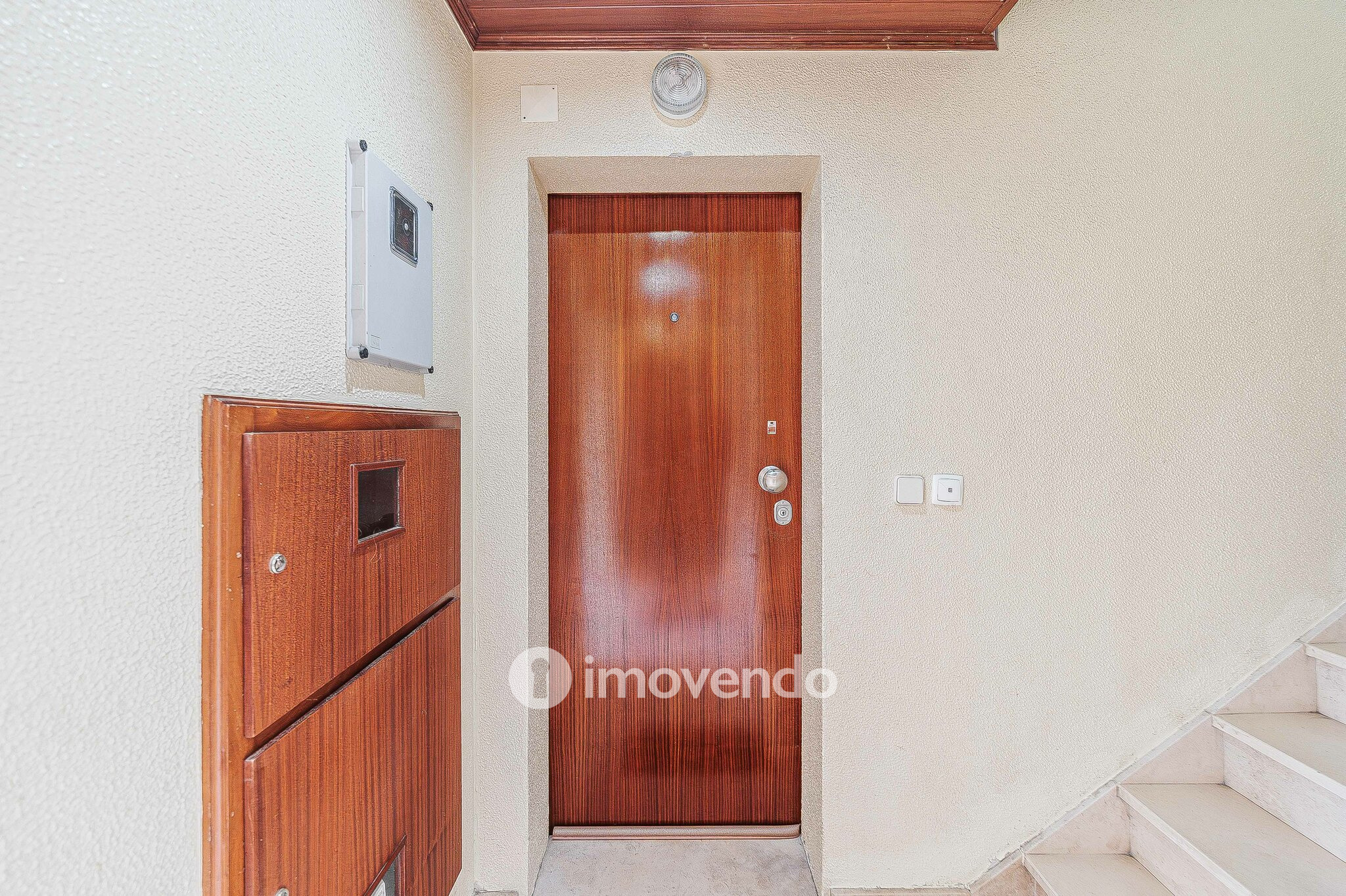 Apartamento T2 com áreas amplas e arrecadação, em Almeirim