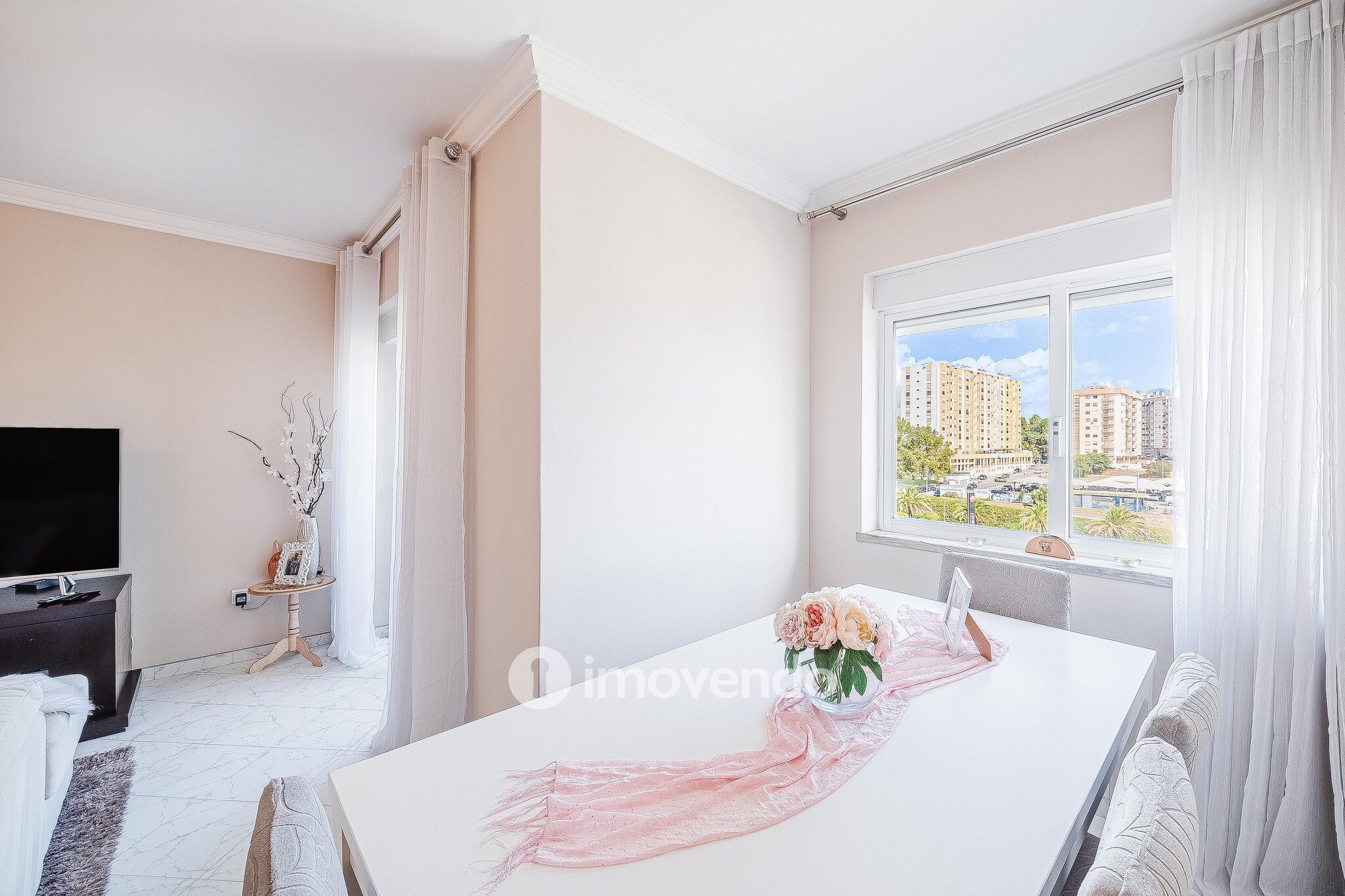 Apartamento T3, com áreas amplas, em Setúbal