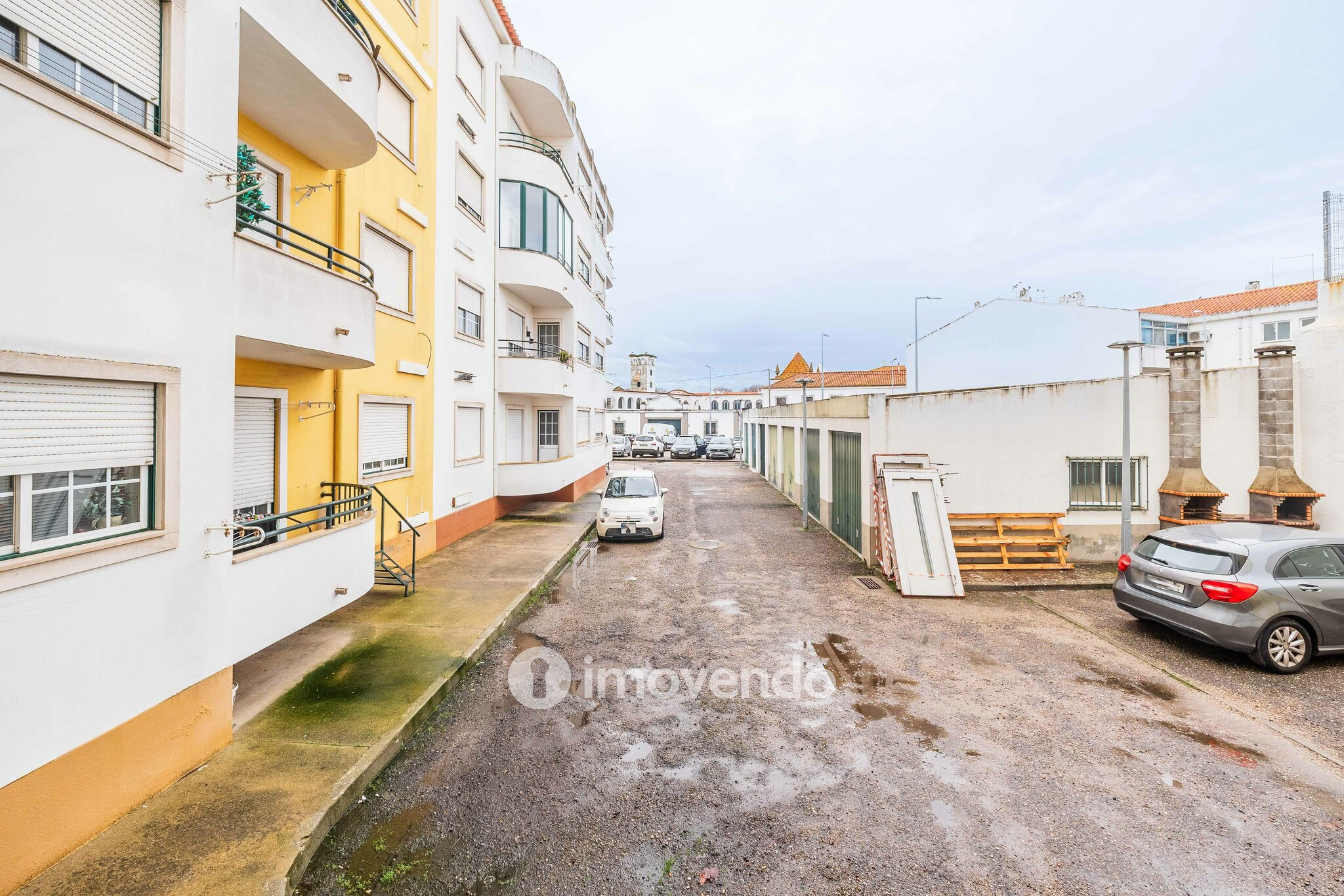 Apartamento T2 com áreas amplas e arrecadação, em Almeirim