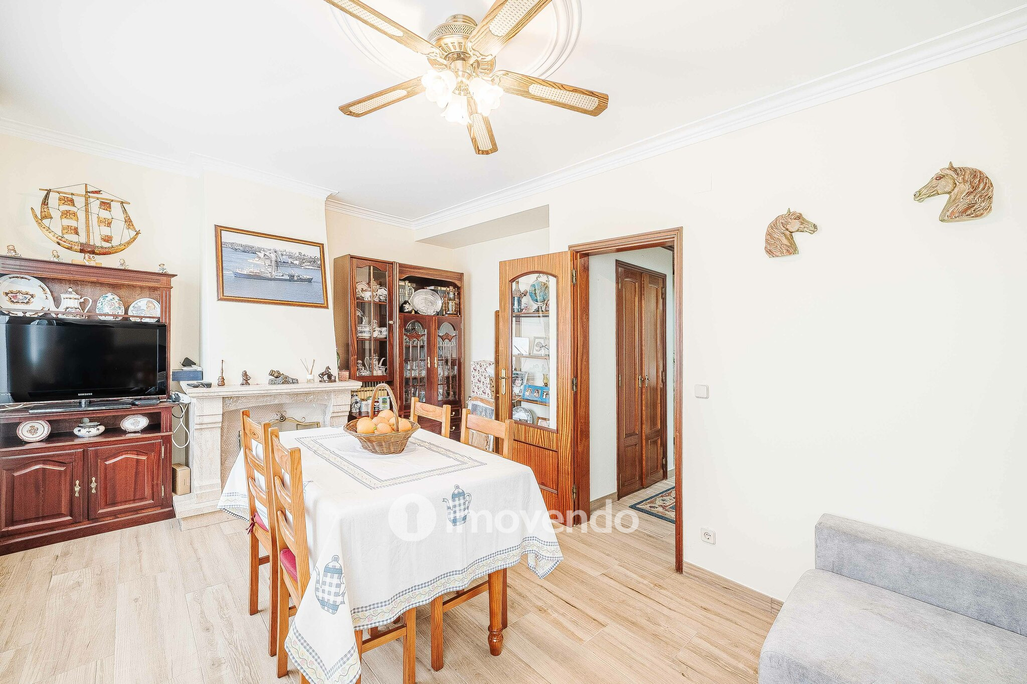 Apartamento T2 com áreas amplas e arrecadação, em Almeirim