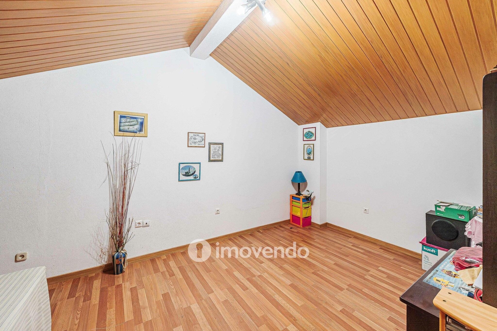 Apartamento T2 com áreas amplas e arrecadação, em Almeirim