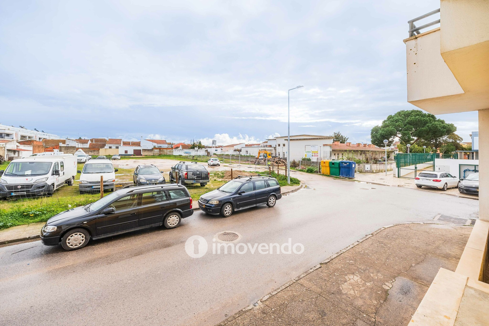 Apartamento T2 com áreas amplas e arrecadação, em Almeirim