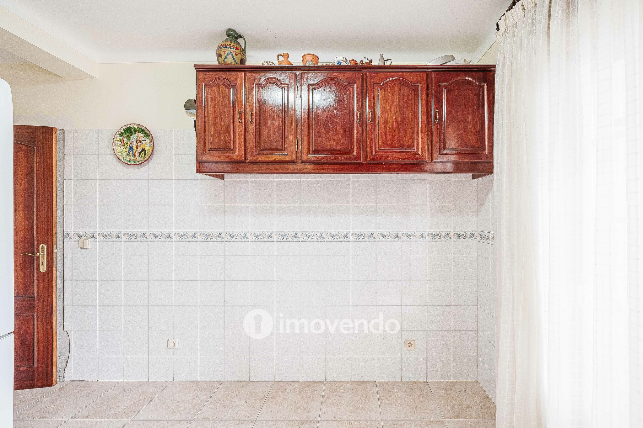 Apartamento T2 com áreas amplas e arrecadação, em Almeirim