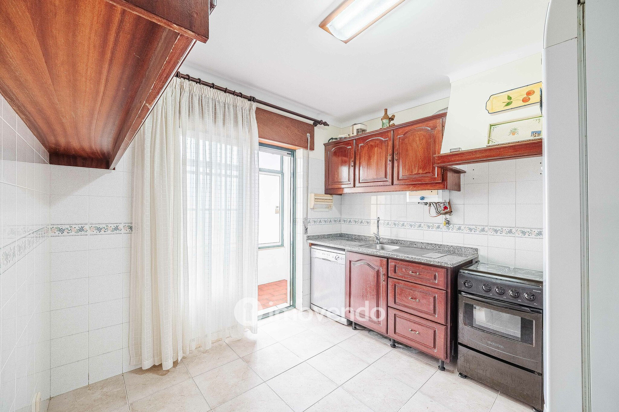 Apartamento T2 com áreas amplas e arrecadação, em Almeirim