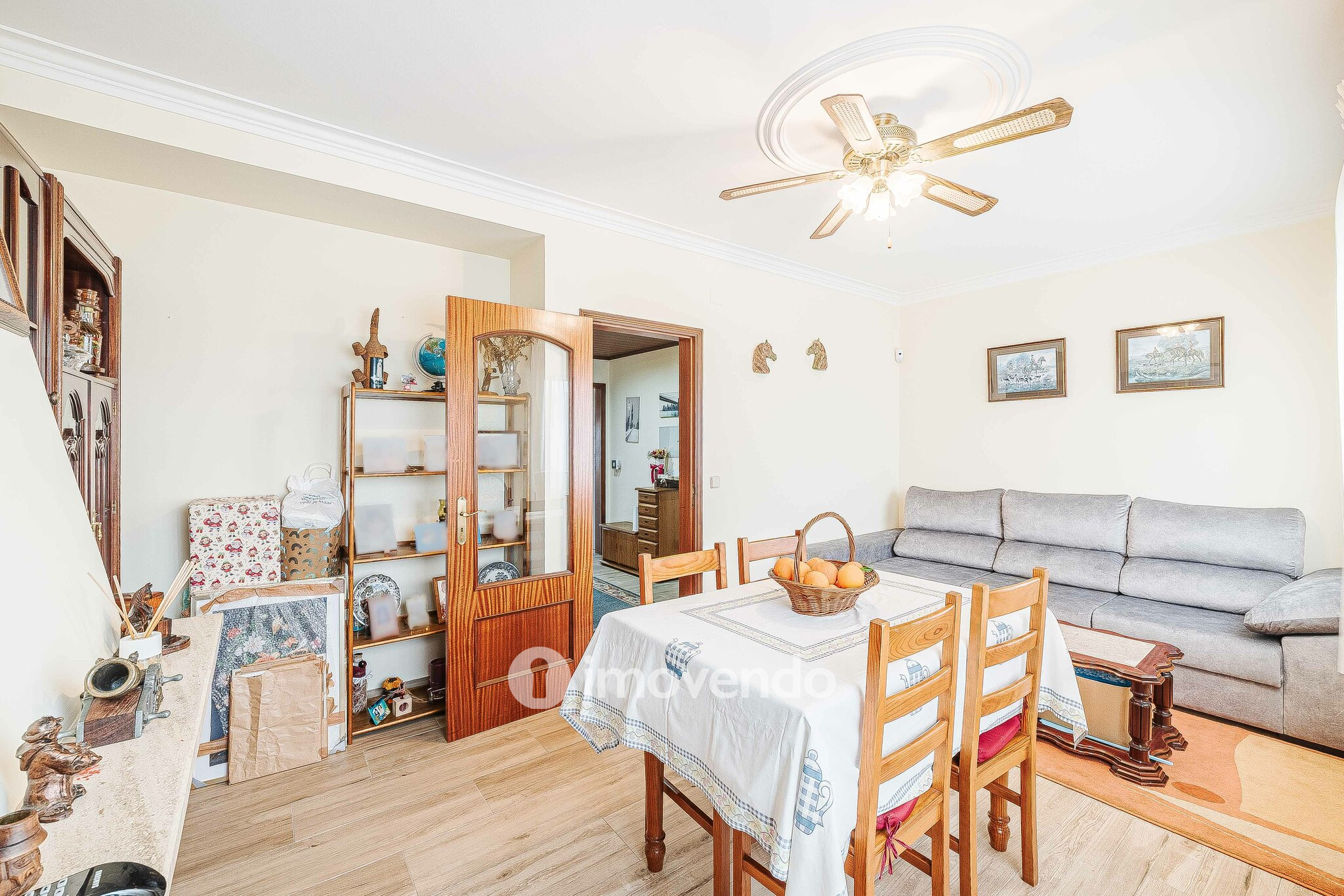 Apartamento T2 com áreas amplas e arrecadação, em Almeirim