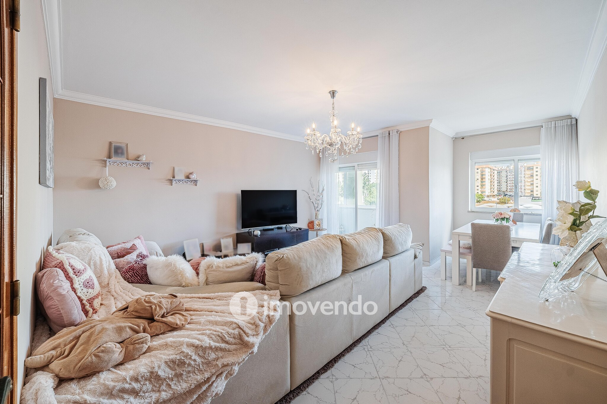 Apartamento T3, com áreas amplas, em Setúbal