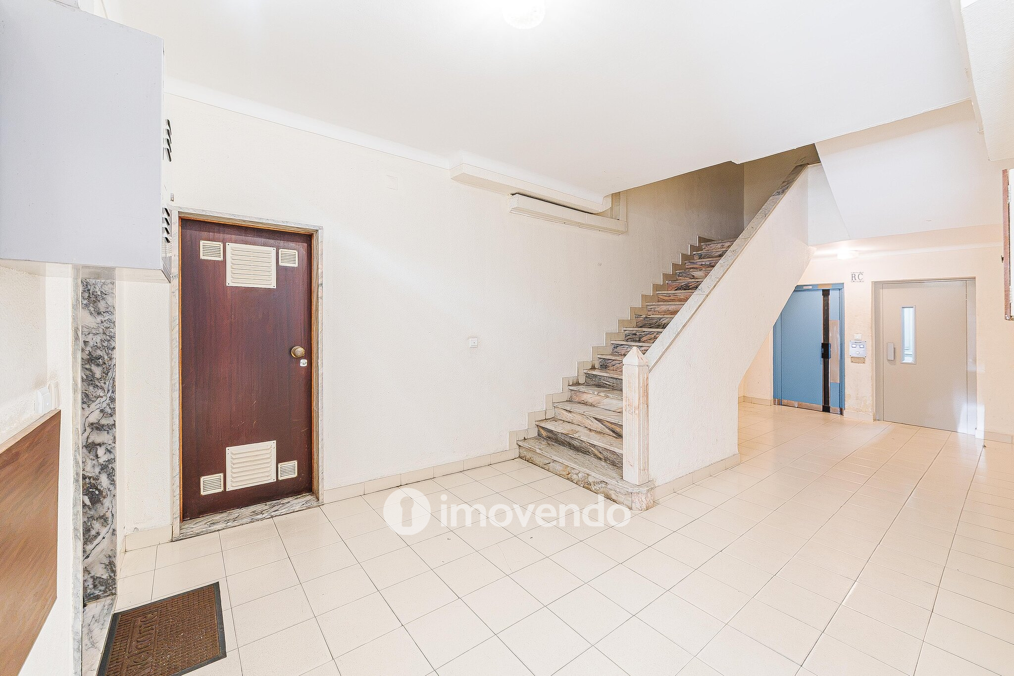 Apartamento T3, com áreas amplas, em Setúbal