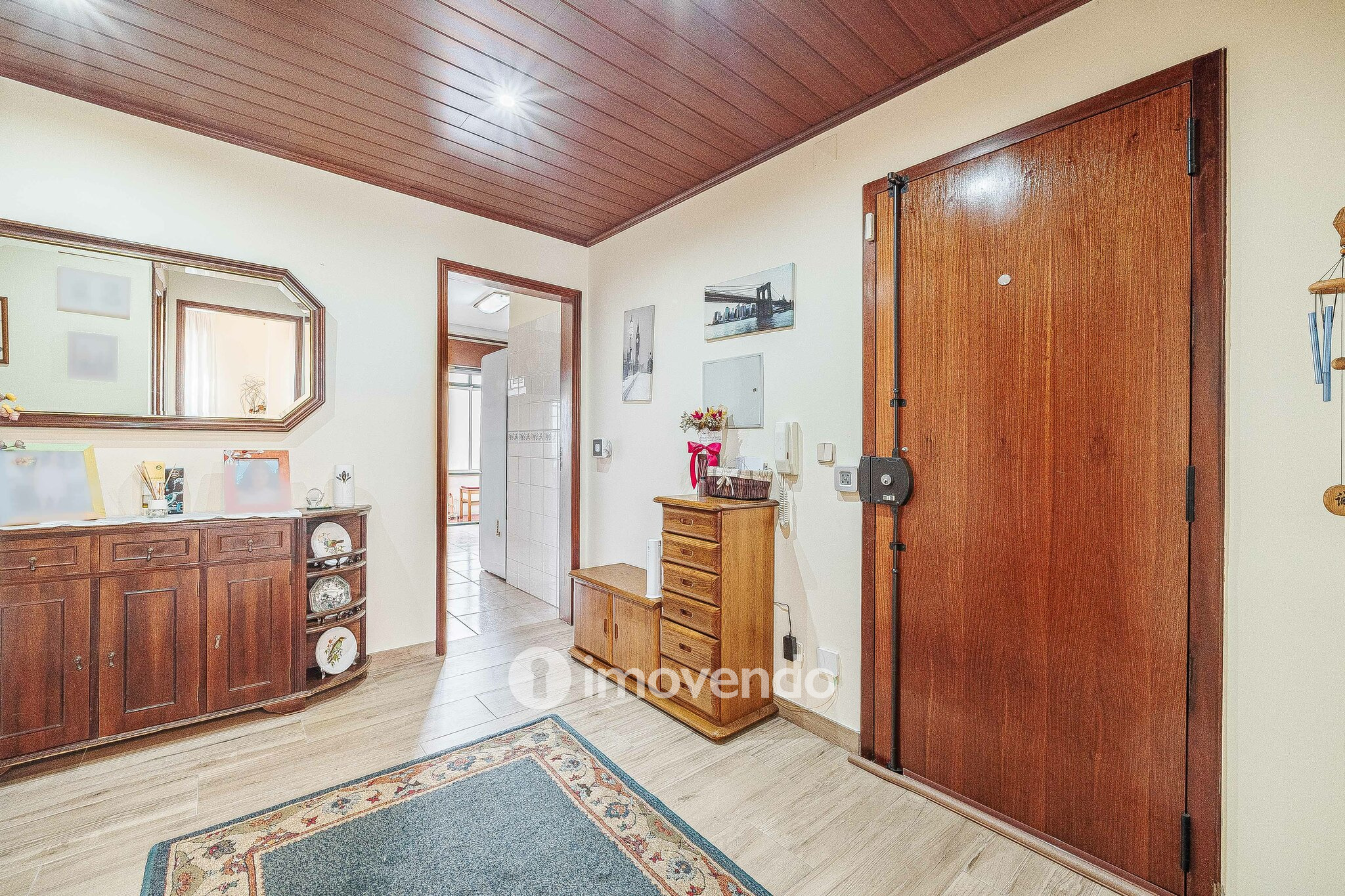 Apartamento T2 com áreas amplas e arrecadação, em Almeirim