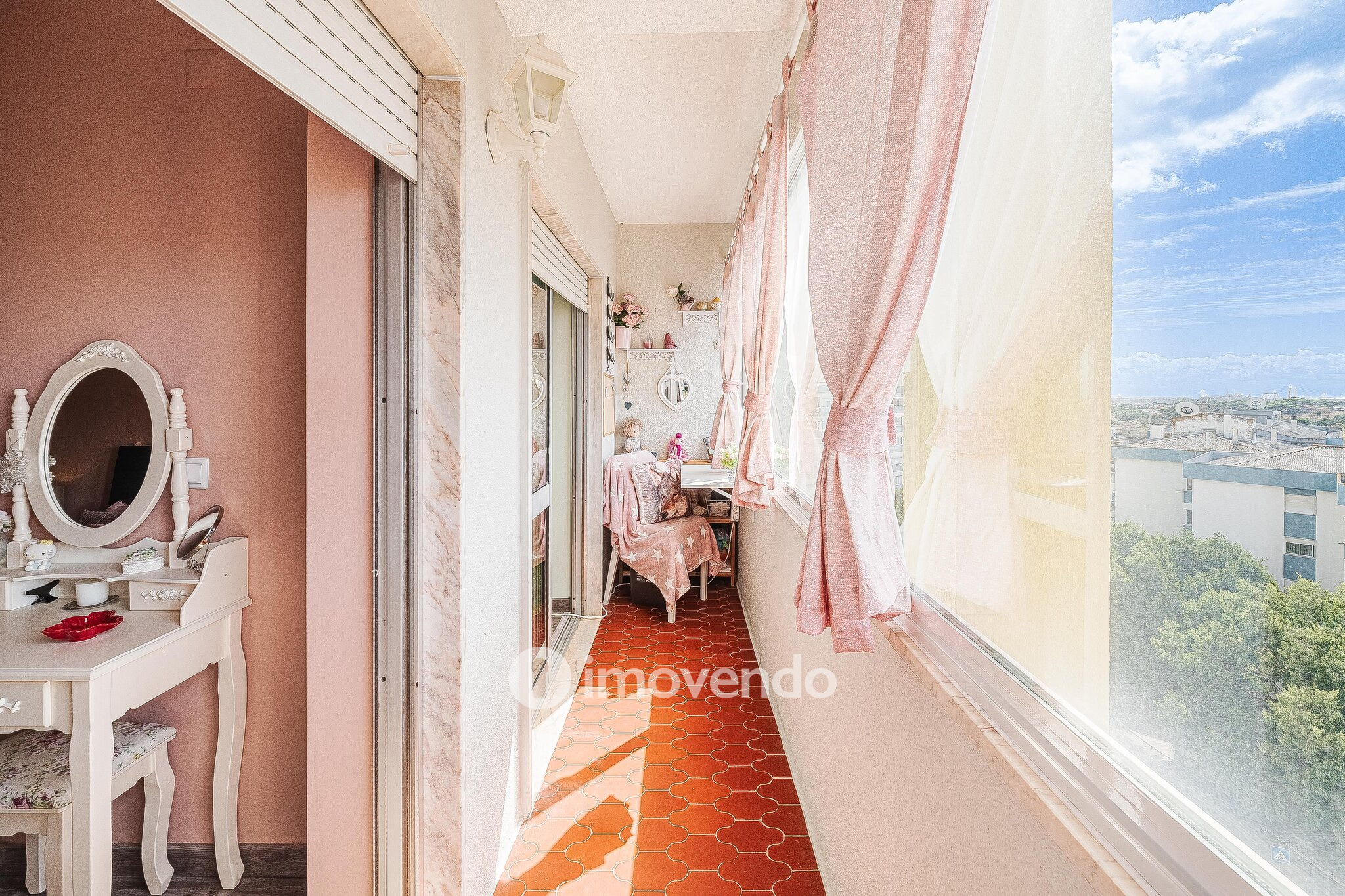 Apartamento T3, com áreas amplas, em Setúbal