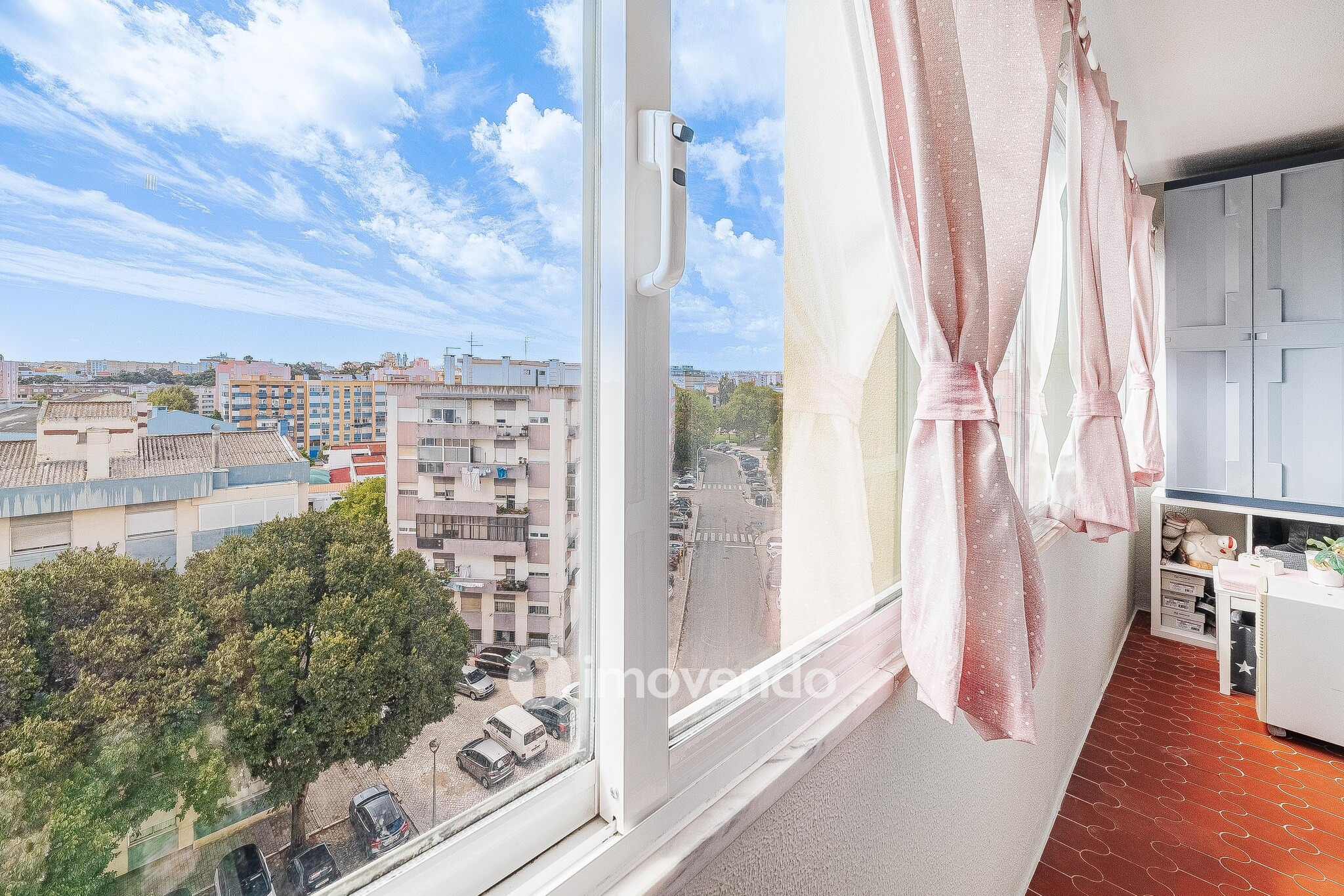 Apartamento T3, com áreas amplas, em Setúbal
